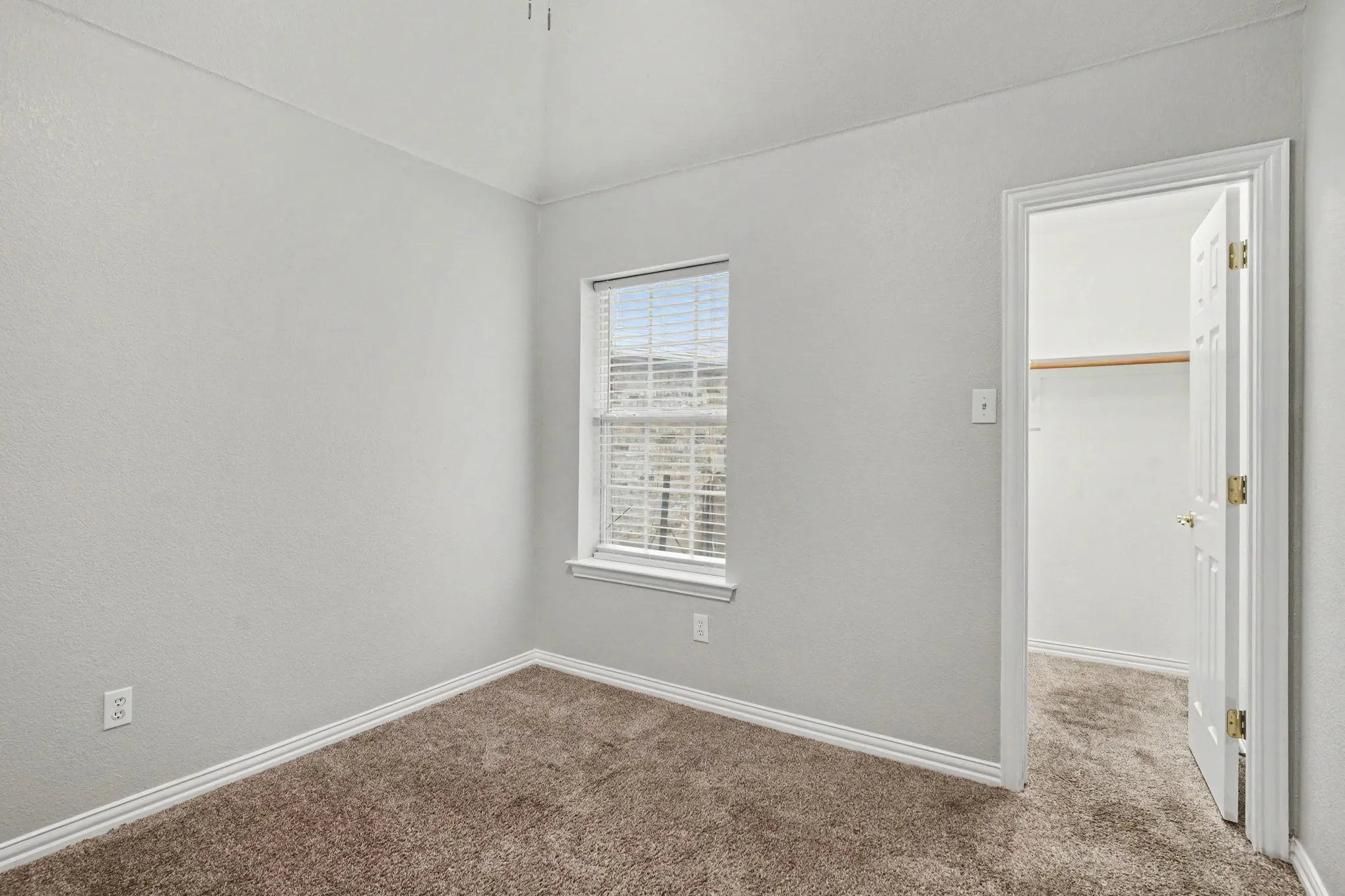 Single Family Residence For Sale in Tarrant County , 4968 Happy Trail, Fort Worth, Texas 76244, 4 Bedroom, 2 Bathroom, 2 Garage spaces, 1,902 Sqft, built in 2002, mls#21346563, Real Estate Agent in Fort Worth, Homes For Sale in Tarrant county, Homes For Sale in Fort Worth, Realtor in Fort Worth Texas, Real Estate Brokerage Independent Realty Texas, Luminita Cordes Realtor