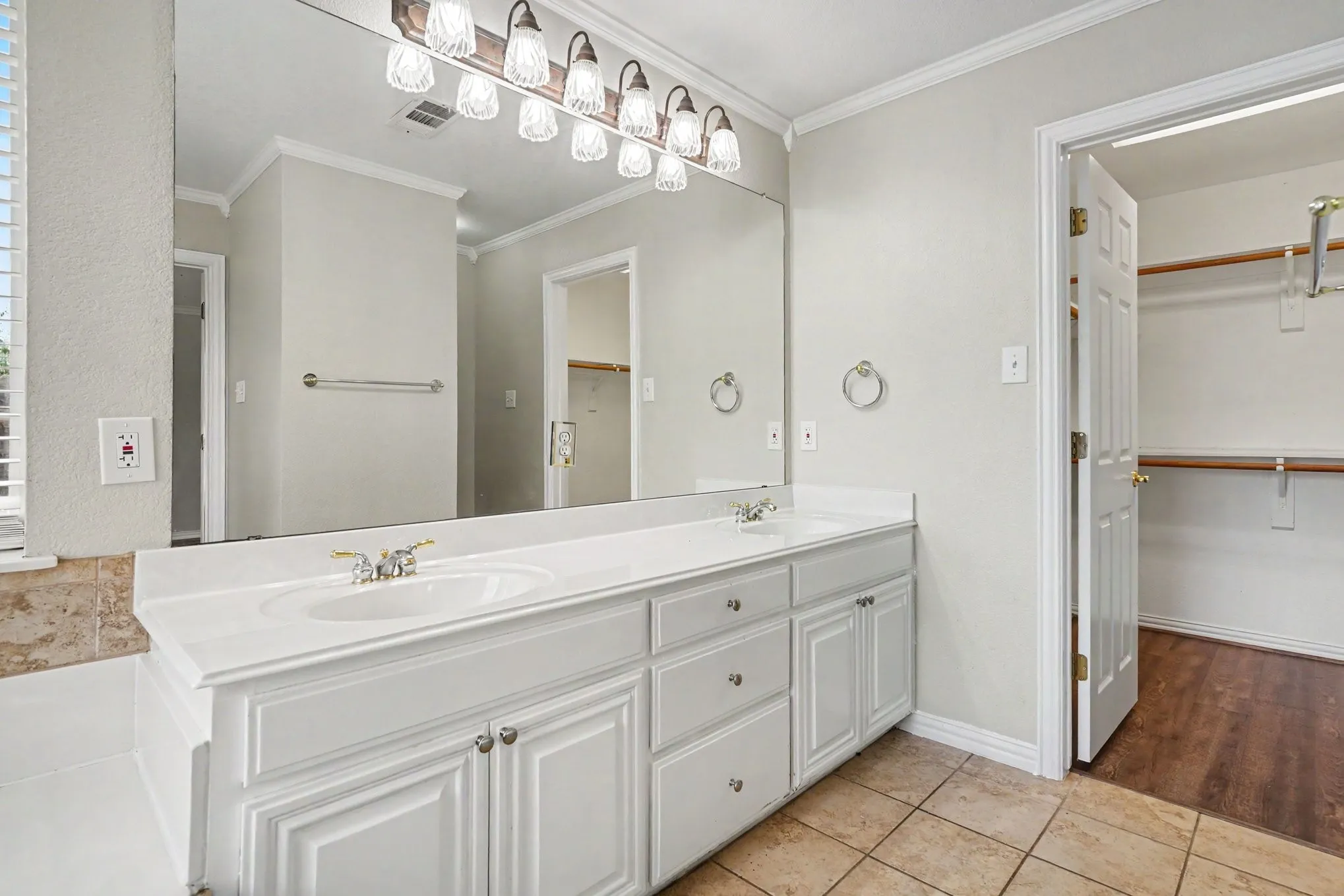 Single Family Residence For Sale in Tarrant County , 4968 Happy Trail, Fort Worth, Texas 76244, 4 Bedroom, 2 Bathroom, 2 Garage spaces, 1,902 Sqft, built in 2002, mls#21346563, Real Estate Agent in Fort Worth, Homes For Sale in Tarrant county, Homes For Sale in Fort Worth, Realtor in Fort Worth Texas, Real Estate Brokerage Independent Realty Texas, Luminita Cordes Realtor