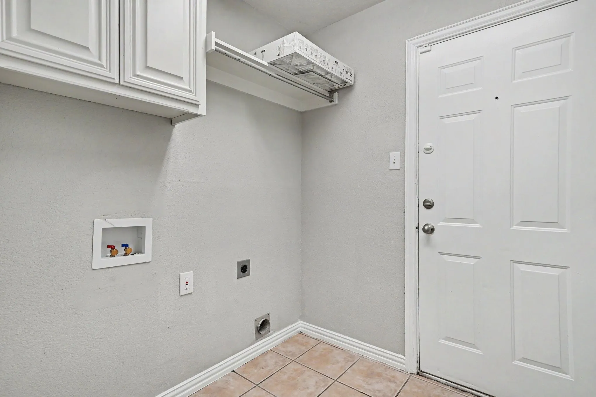 Single Family Residence For Sale in Tarrant County , 4968 Happy Trail, Fort Worth, Texas 76244, 4 Bedroom, 2 Bathroom, 2 Garage spaces, 1,902 Sqft, built in 2002, mls#21346563, Real Estate Agent in Fort Worth, Homes For Sale in Tarrant county, Homes For Sale in Fort Worth, Realtor in Fort Worth Texas, Real Estate Brokerage Independent Realty Texas, Luminita Cordes Realtor