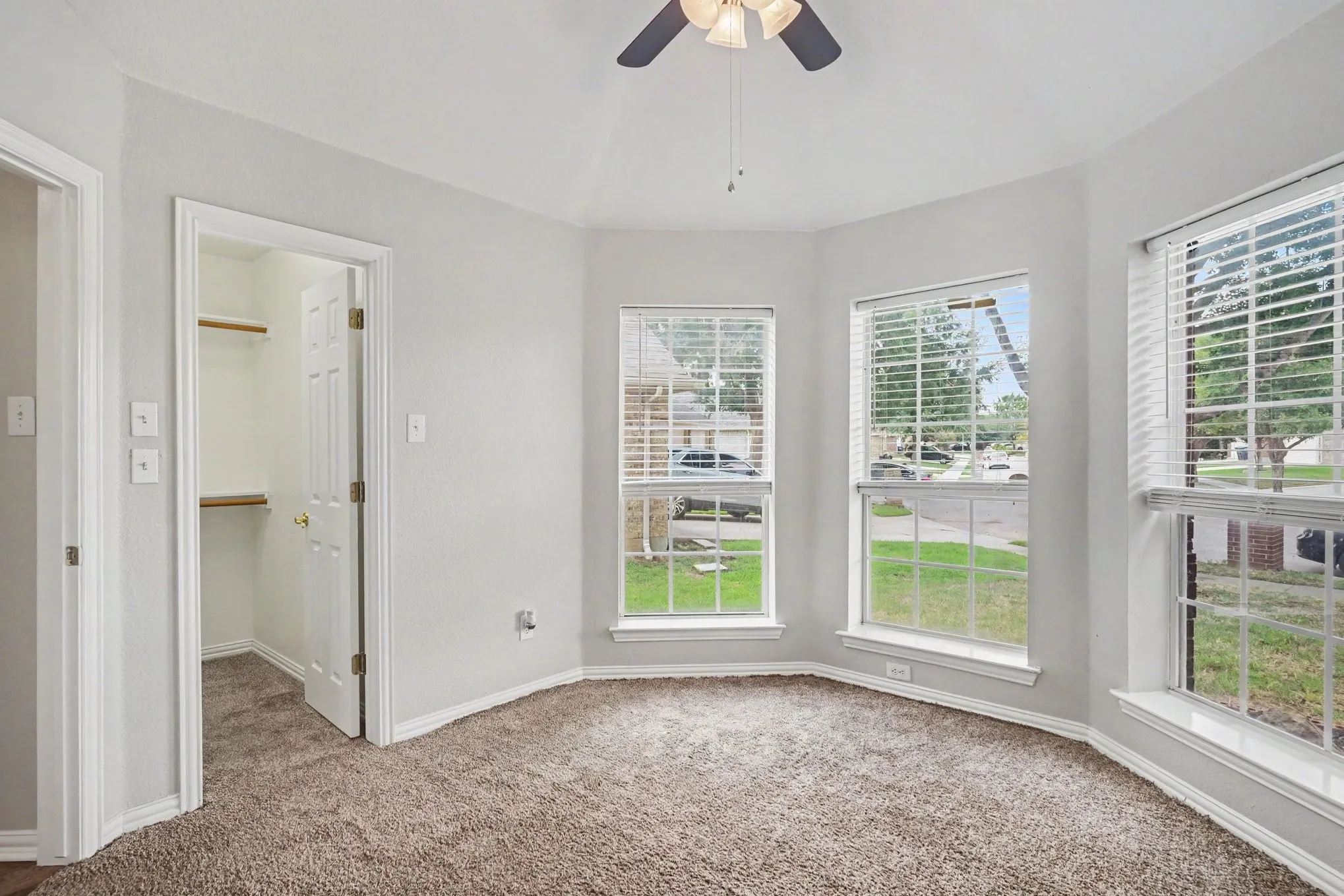 Single Family Residence For Sale in Tarrant County , 4968 Happy Trail, Fort Worth, Texas 76244, 4 Bedroom, 2 Bathroom, 2 Garage spaces, 1,902 Sqft, built in 2002, mls#21346563, Real Estate Agent in Fort Worth, Homes For Sale in Tarrant county, Homes For Sale in Fort Worth, Realtor in Fort Worth Texas, Real Estate Brokerage Independent Realty Texas, Luminita Cordes Realtor