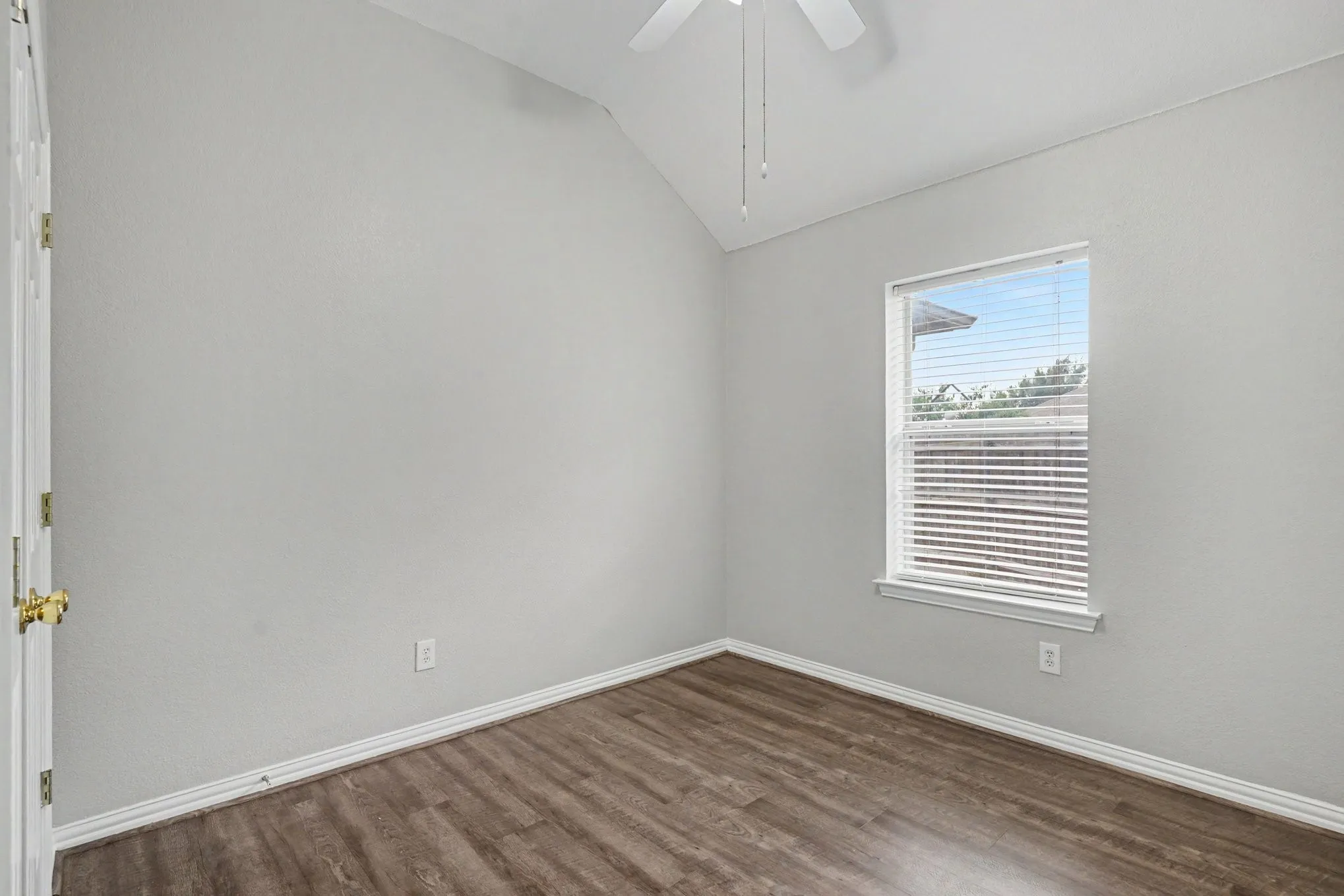 Single Family Residence For Sale in Tarrant County , 4968 Happy Trail, Fort Worth, Texas 76244, 4 Bedroom, 2 Bathroom, 2 Garage spaces, 1,902 Sqft, built in 2002, mls#21346563, Real Estate Agent in Fort Worth, Homes For Sale in Tarrant county, Homes For Sale in Fort Worth, Realtor in Fort Worth Texas, Real Estate Brokerage Independent Realty Texas, Luminita Cordes Realtor