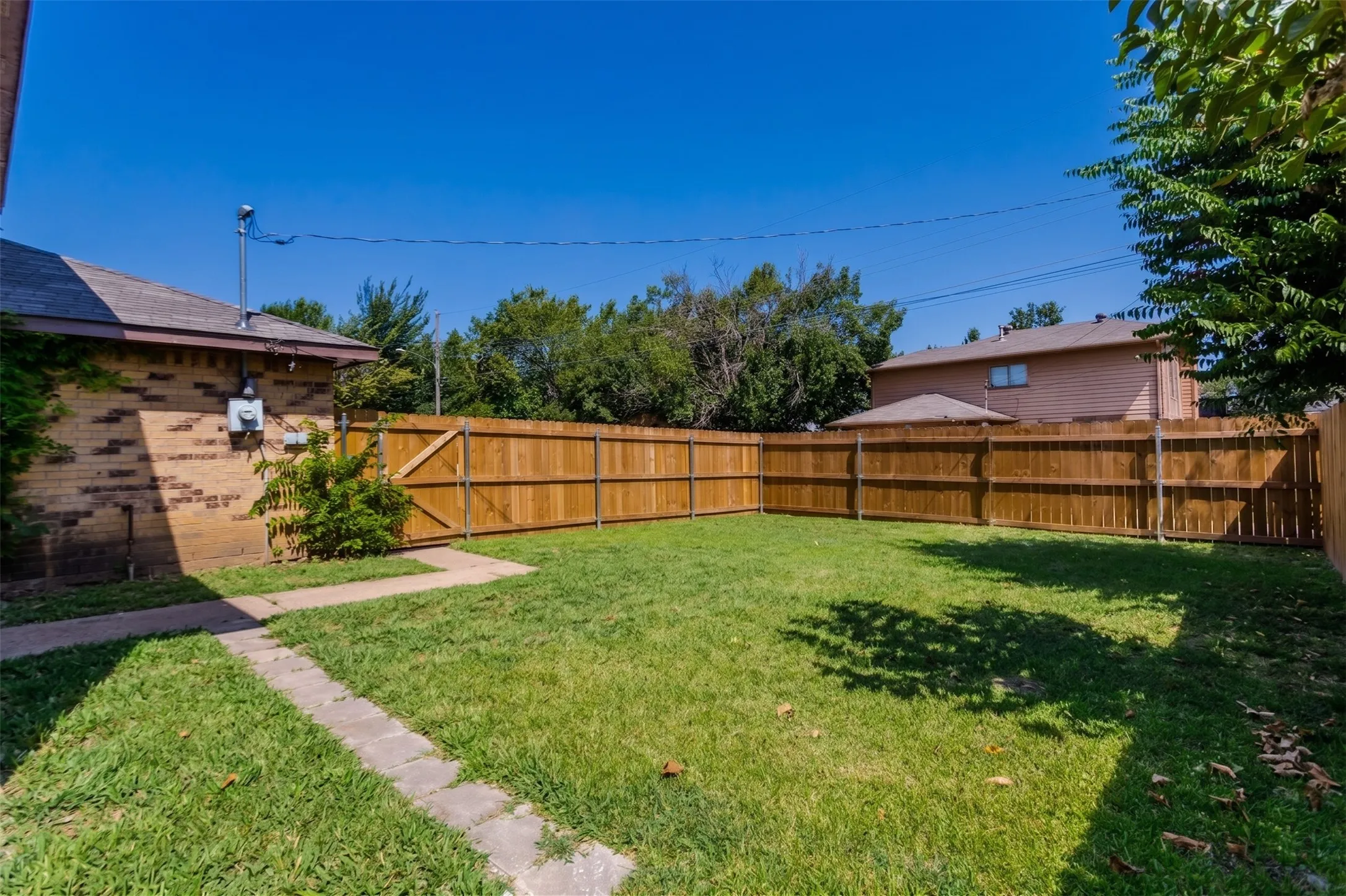 Single Family Residence For Sale in Dallas County , 11805 S Eloise, Balch Springs, Texas 75180, 3 Bedroom, 2 Bathroom, 2 Garage spaces, 1,719 Sqft, built in 1986, mls#21349001, Real Estate Agent in Balch Springs, Homes For Sale in Dallas county, Homes For Sale in Balch Springs, Realtor in Balch Springs Texas, Real Estate Brokerage Independent Realty Texas, Luminita Cordes Realtor