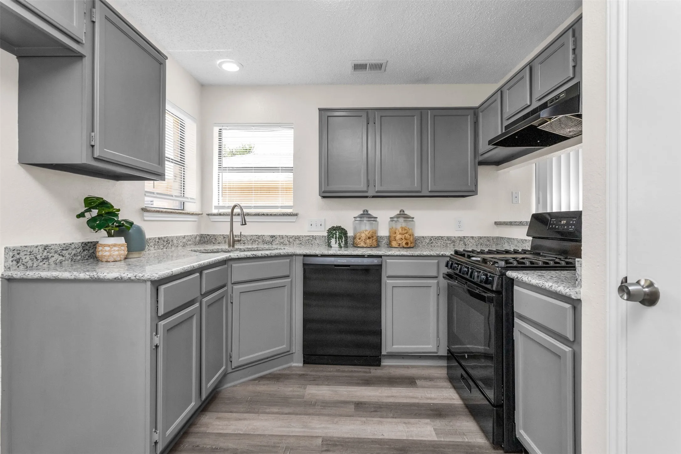 Single Family Residence For Sale in Dallas County , 11805 S Eloise, Balch Springs, Texas 75180, 3 Bedroom, 2 Bathroom, 2 Garage spaces, 1,719 Sqft, built in 1986, mls#21349001, Real Estate Agent in Balch Springs, Homes For Sale in Dallas county, Homes For Sale in Balch Springs, Realtor in Balch Springs Texas, Real Estate Brokerage Independent Realty Texas, Luminita Cordes Realtor