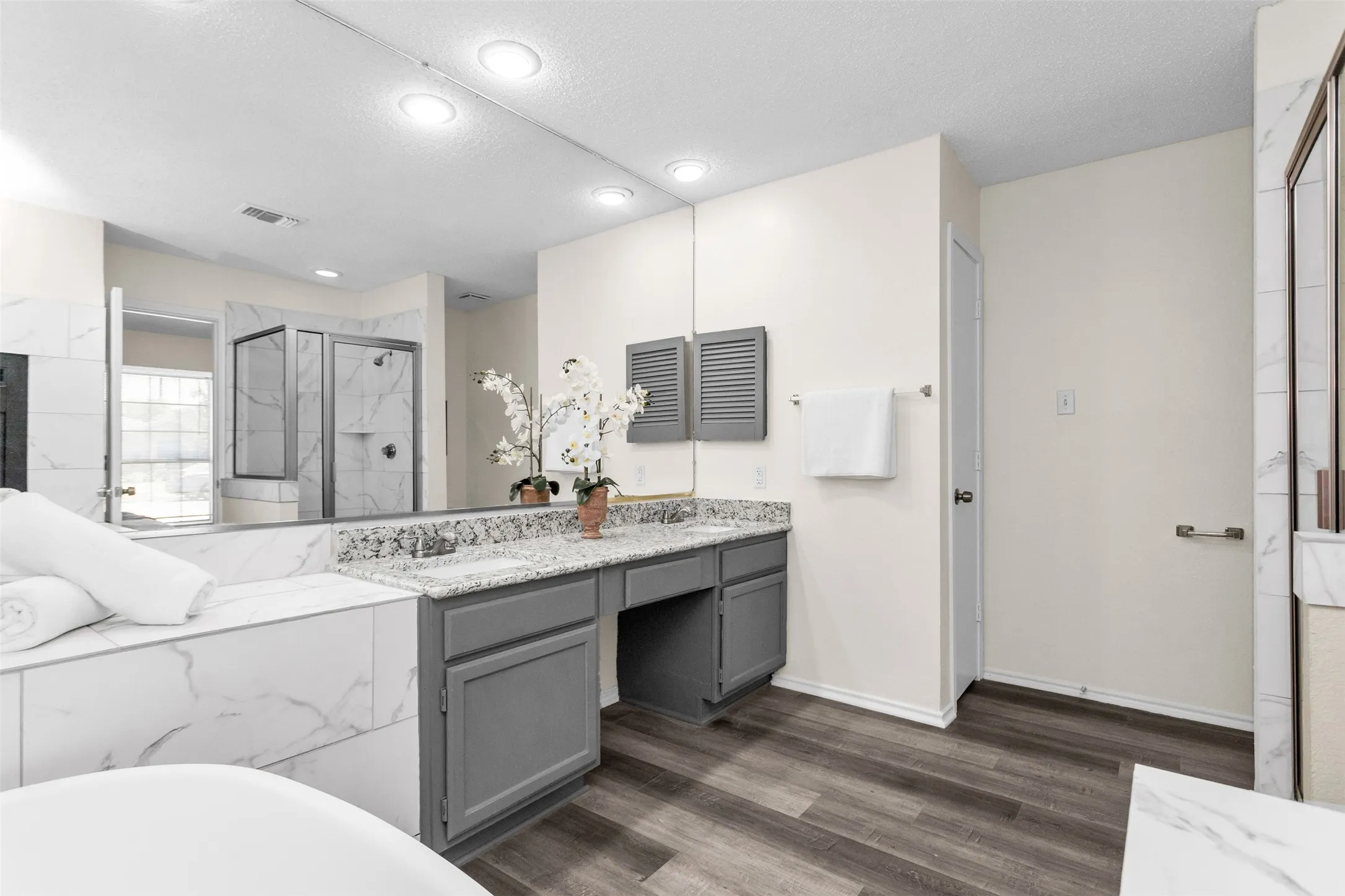 Seperate shower and tub