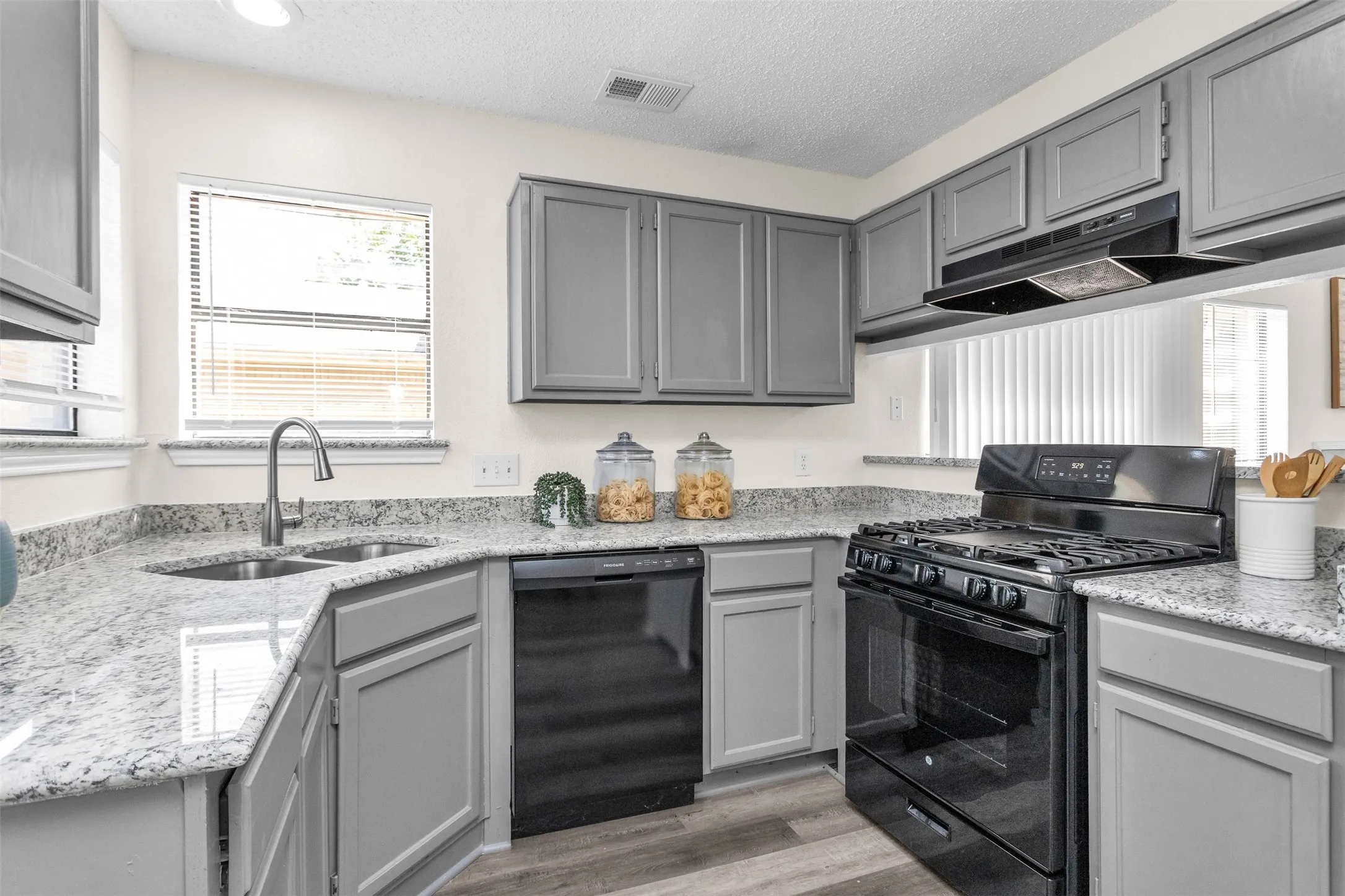 Single Family Residence For Sale in Dallas County , 11805 S Eloise, Balch Springs, Texas 75180, 3 Bedroom, 2 Bathroom, 2 Garage spaces, 1,719 Sqft, built in 1986, mls#21349001, Real Estate Agent in Balch Springs, Homes For Sale in Dallas county, Homes For Sale in Balch Springs, Realtor in Balch Springs Texas, Real Estate Brokerage Independent Realty Texas, Luminita Cordes Realtor