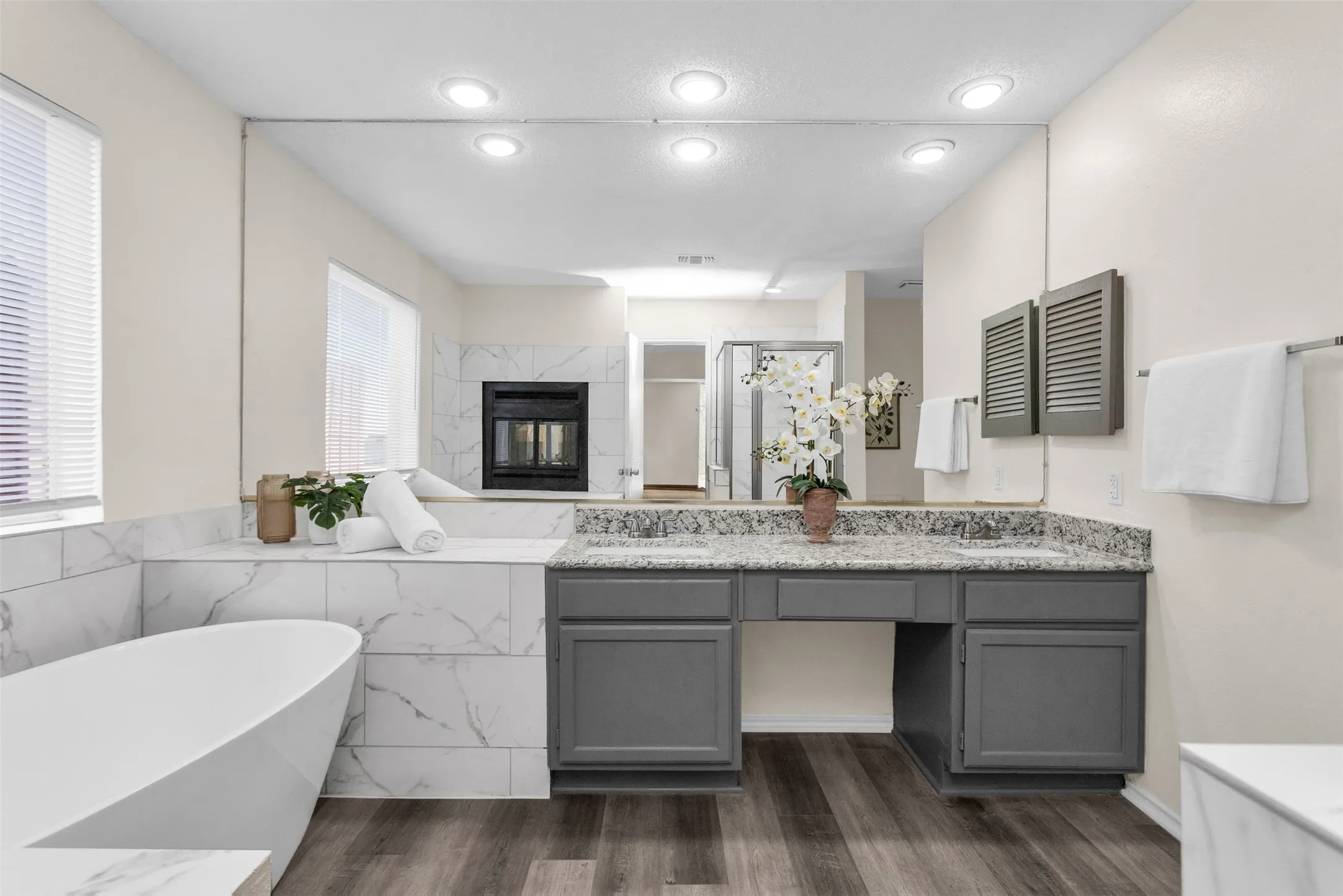 Double sinks in bathroom