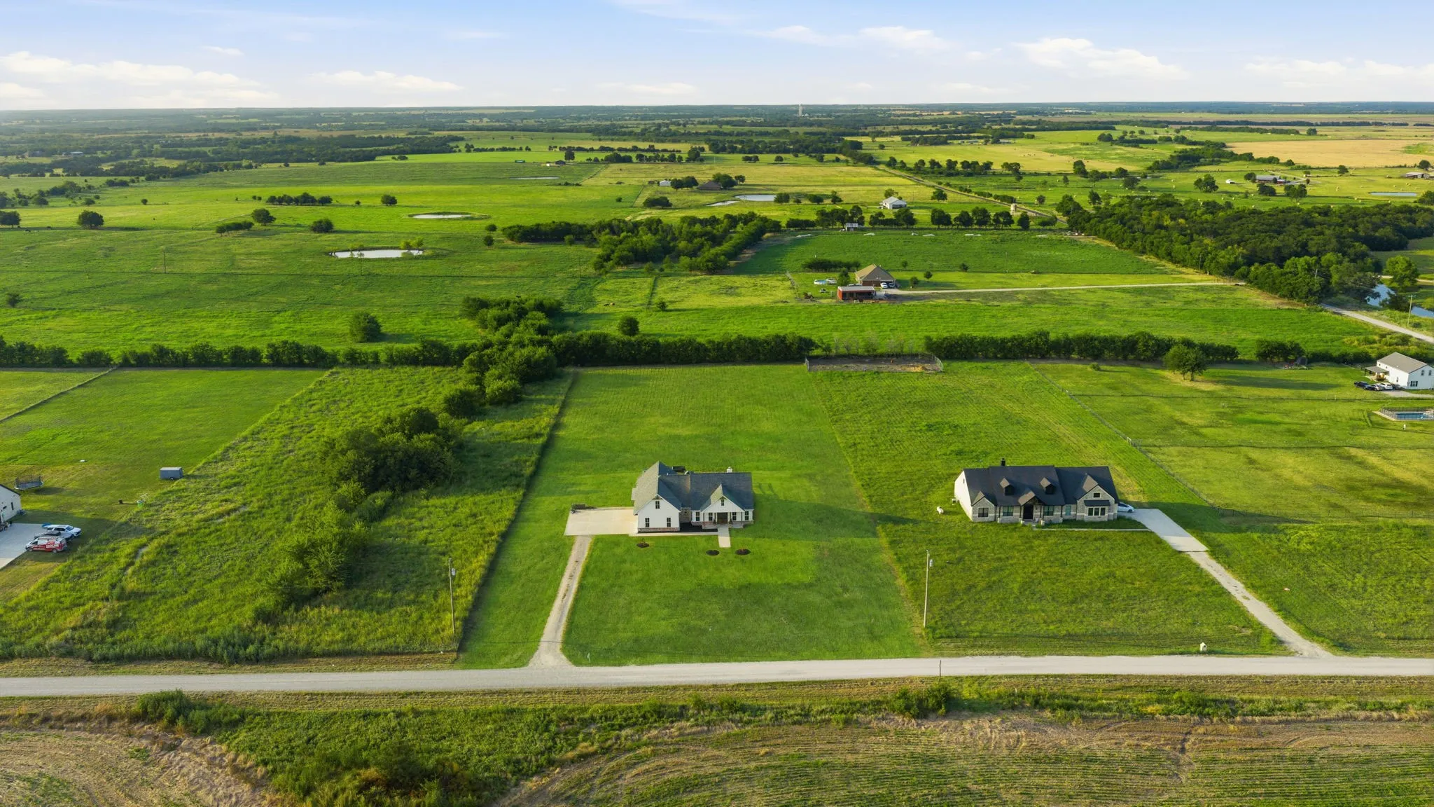 Single Family Residence For Sale in Hunt County , 5692 County Road 1093, Celeste, Texas 75423, 3 Bedroom, 2 Bathroom, 2 Garage spaces, 2,250 Sqft, built in 2022, mls#21351812, Real Estate Agent in Celeste, Homes For Sale in Hunt county, Homes For Sale in Celeste, Realtor in Celeste Texas, Real Estate Brokerage Independent Realty Texas, Luminita Cordes Realtor
