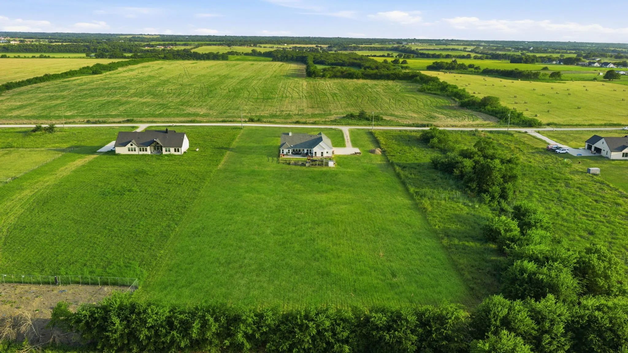 Single Family Residence For Sale in Hunt County , 5692 County Road 1093, Celeste, Texas 75423, 3 Bedroom, 2 Bathroom, 2 Garage spaces, 2,250 Sqft, built in 2022, mls#21351812, Real Estate Agent in Celeste, Homes For Sale in Hunt county, Homes For Sale in Celeste, Realtor in Celeste Texas, Real Estate Brokerage Independent Realty Texas, Luminita Cordes Realtor