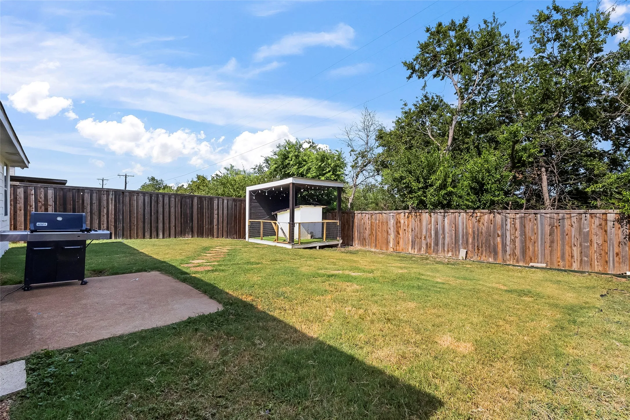 Single Family Residence For Sale in Tarrant County , 9121 Riding Stable Lane, Fort Worth, Texas 76123, 3 Bedroom, 2 Bathroom, 2 Garage spaces, 1,860 Sqft, built in 2004, mls#21351897, Real Estate Agent in Fort Worth, Homes For Sale in Tarrant county, Homes For Sale in Fort Worth, Realtor in Fort Worth Texas, Real Estate Brokerage Independent Realty Texas, Luminita Cordes Realtor