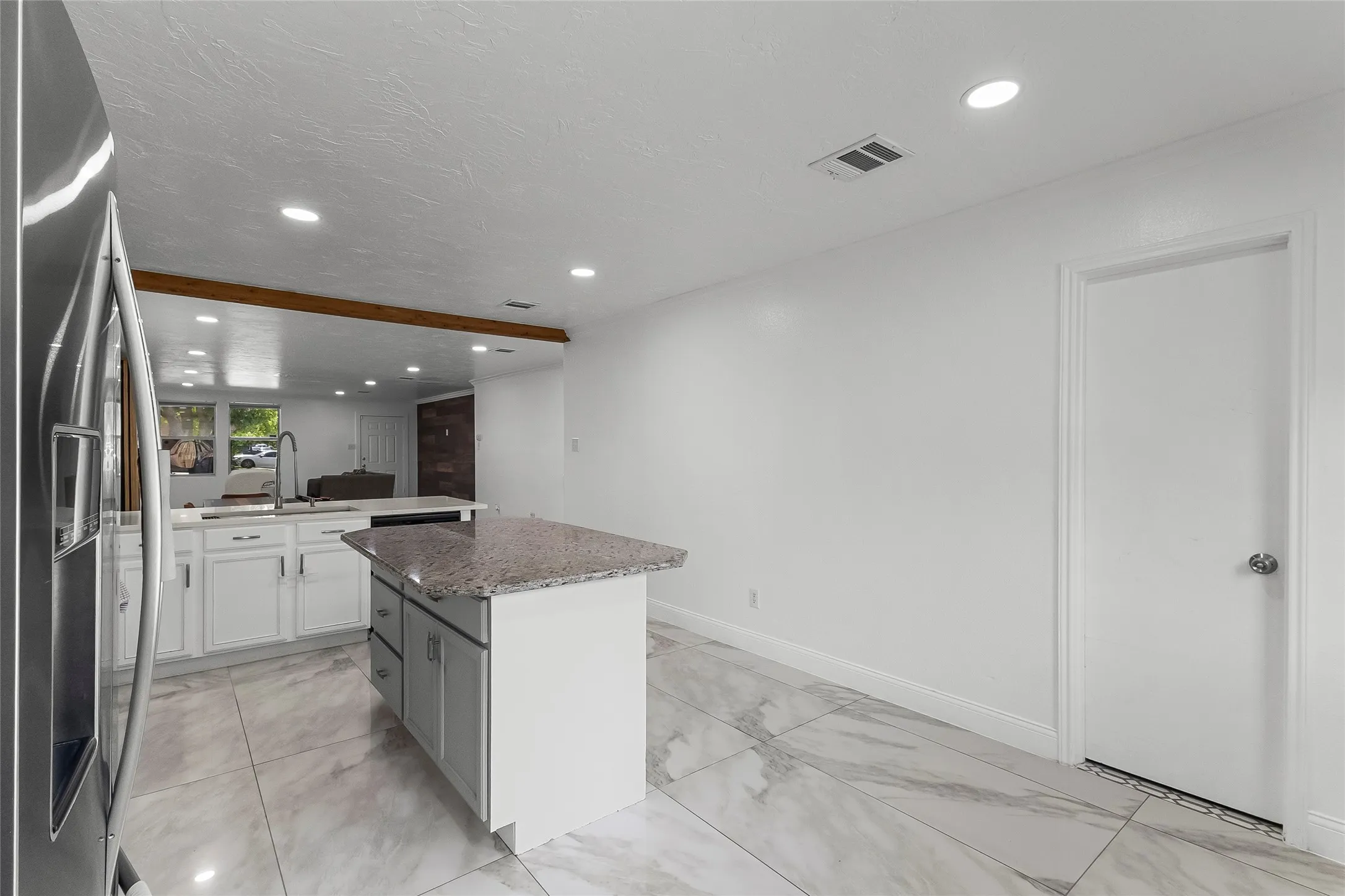 Single Family Residence For Sale in Tarrant County , 9121 Riding Stable Lane, Fort Worth, Texas 76123, 3 Bedroom, 2 Bathroom, 2 Garage spaces, 1,860 Sqft, built in 2004, mls#21351897, Real Estate Agent in Fort Worth, Homes For Sale in Tarrant county, Homes For Sale in Fort Worth, Realtor in Fort Worth Texas, Real Estate Brokerage Independent Realty Texas, Luminita Cordes Realtor