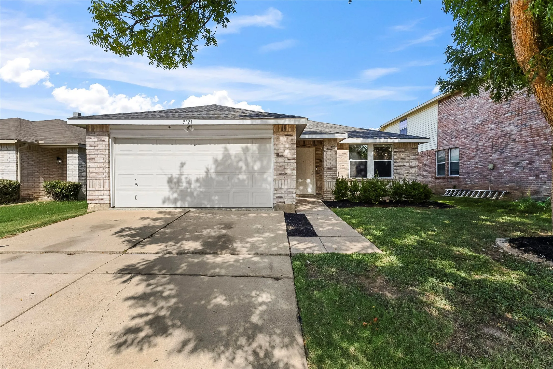 Single Family Residence For Sale in Tarrant County , 9121 Riding Stable Lane, Fort Worth, Texas 76123, 3 Bedroom, 2 Bathroom, 2 Garage spaces, 1,860 Sqft, built in 2004, mls#21351897, Real Estate Agent in Fort Worth, Homes For Sale in Tarrant county, Homes For Sale in Fort Worth, Realtor in Fort Worth Texas, Real Estate Brokerage Independent Realty Texas, Luminita Cordes Realtor