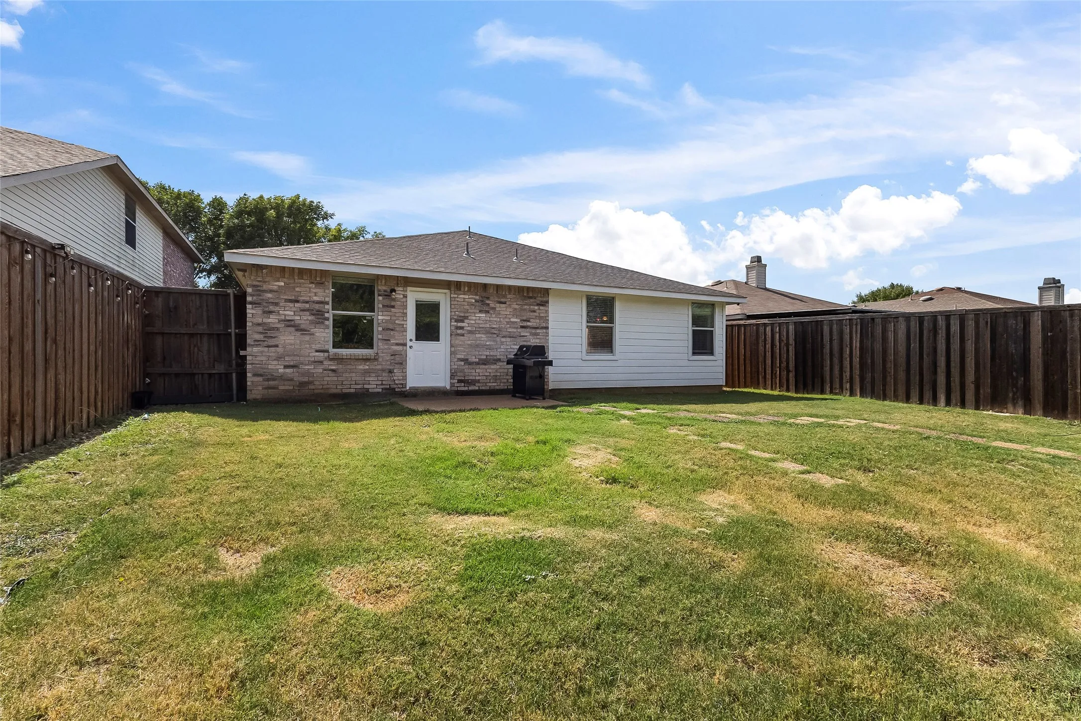 Single Family Residence For Sale in Tarrant County , 9121 Riding Stable Lane, Fort Worth, Texas 76123, 3 Bedroom, 2 Bathroom, 2 Garage spaces, 1,860 Sqft, built in 2004, mls#21351897, Real Estate Agent in Fort Worth, Homes For Sale in Tarrant county, Homes For Sale in Fort Worth, Realtor in Fort Worth Texas, Real Estate Brokerage Independent Realty Texas, Luminita Cordes Realtor