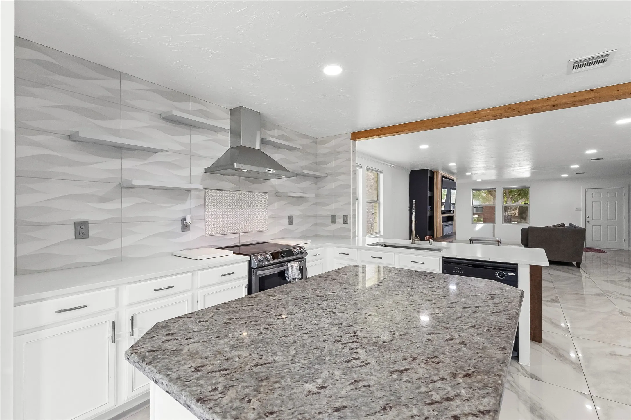 Single Family Residence For Sale in Tarrant County , 9121 Riding Stable Lane, Fort Worth, Texas 76123, 3 Bedroom, 2 Bathroom, 2 Garage spaces, 1,860 Sqft, built in 2004, mls#21351897, Real Estate Agent in Fort Worth, Homes For Sale in Tarrant county, Homes For Sale in Fort Worth, Realtor in Fort Worth Texas, Real Estate Brokerage Independent Realty Texas, Luminita Cordes Realtor