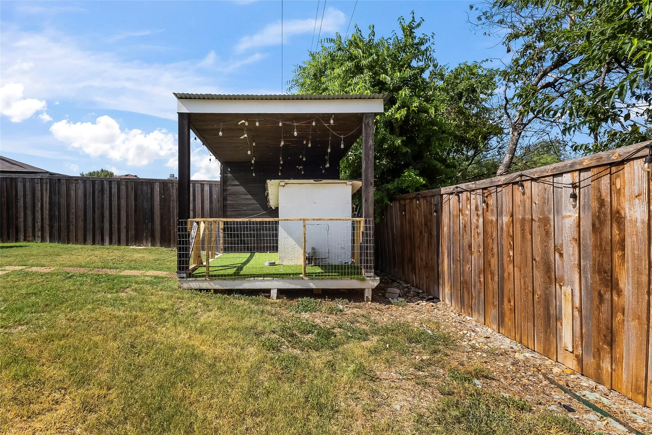 Single Family Residence For Sale in Tarrant County , 9121 Riding Stable Lane, Fort Worth, Texas 76123, 3 Bedroom, 2 Bathroom, 2 Garage spaces, 1,860 Sqft, built in 2004, mls#21351897, Real Estate Agent in Fort Worth, Homes For Sale in Tarrant county, Homes For Sale in Fort Worth, Realtor in Fort Worth Texas, Real Estate Brokerage Independent Realty Texas, Luminita Cordes Realtor