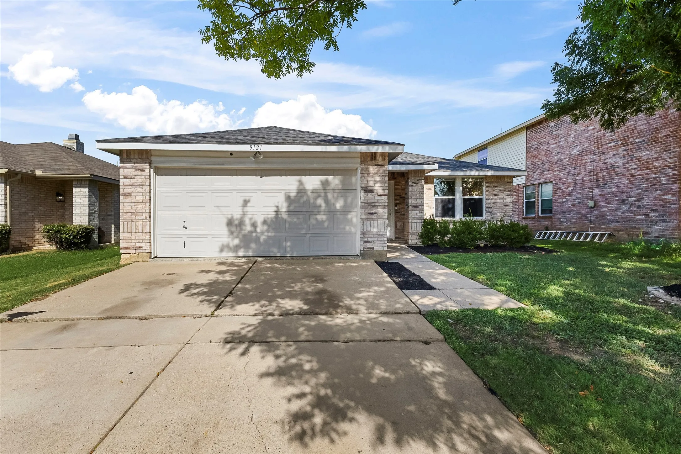 Single Family Residence For Sale in Tarrant County , 9121 Riding Stable Lane, Fort Worth, Texas 76123, 3 Bedroom, 2 Bathroom, 2 Garage spaces, 1,860 Sqft, built in 2004, mls#21351897, Real Estate Agent in Fort Worth, Homes For Sale in Tarrant county, Homes For Sale in Fort Worth, Realtor in Fort Worth Texas, Real Estate Brokerage Independent Realty Texas, Luminita Cordes Realtor