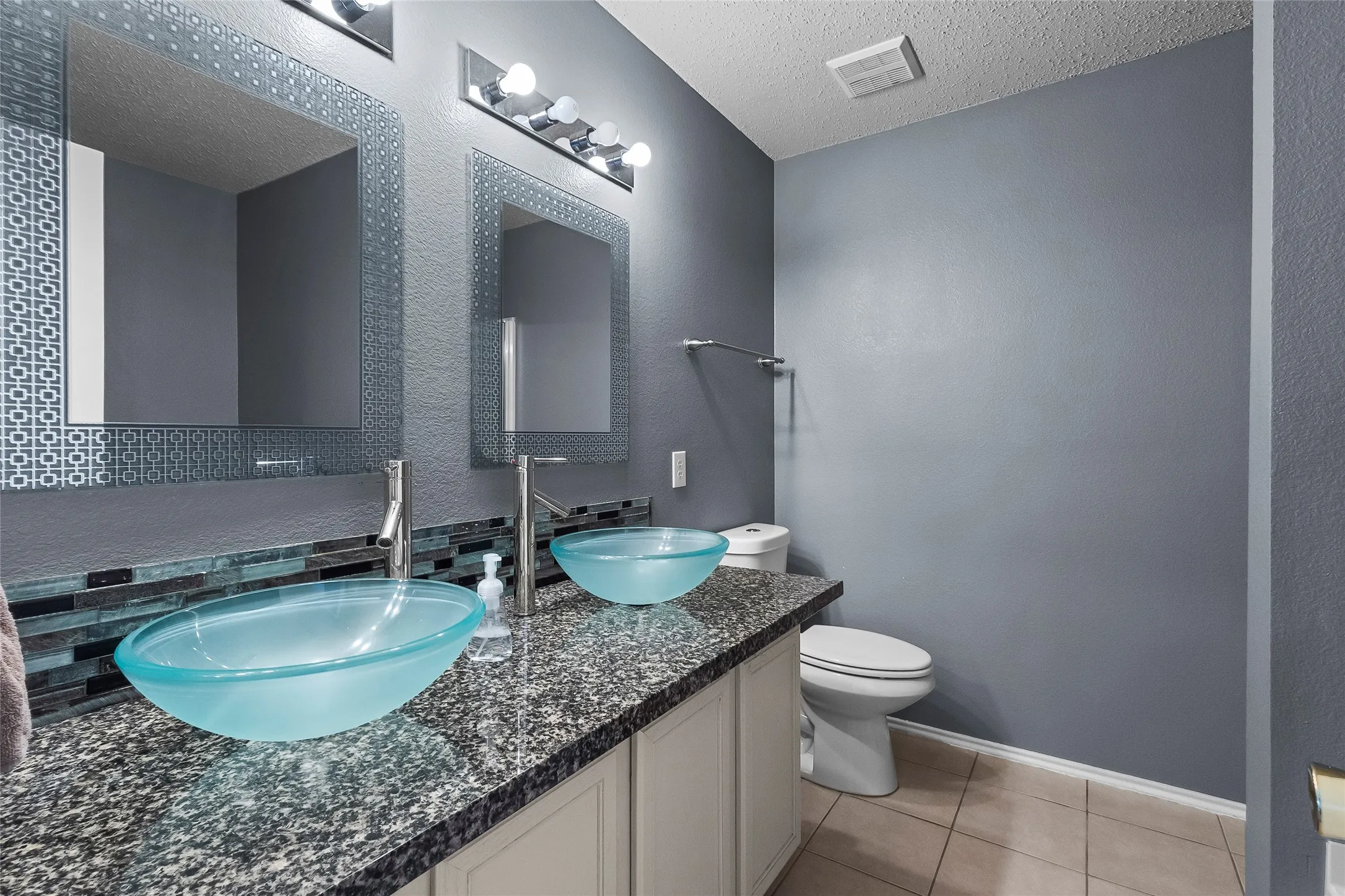 Single Family Residence For Sale in Tarrant County , 9121 Riding Stable Lane, Fort Worth, Texas 76123, 3 Bedroom, 2 Bathroom, 2 Garage spaces, 1,860 Sqft, built in 2004, mls#21351897, Real Estate Agent in Fort Worth, Homes For Sale in Tarrant county, Homes For Sale in Fort Worth, Realtor in Fort Worth Texas, Real Estate Brokerage Independent Realty Texas, Luminita Cordes Realtor