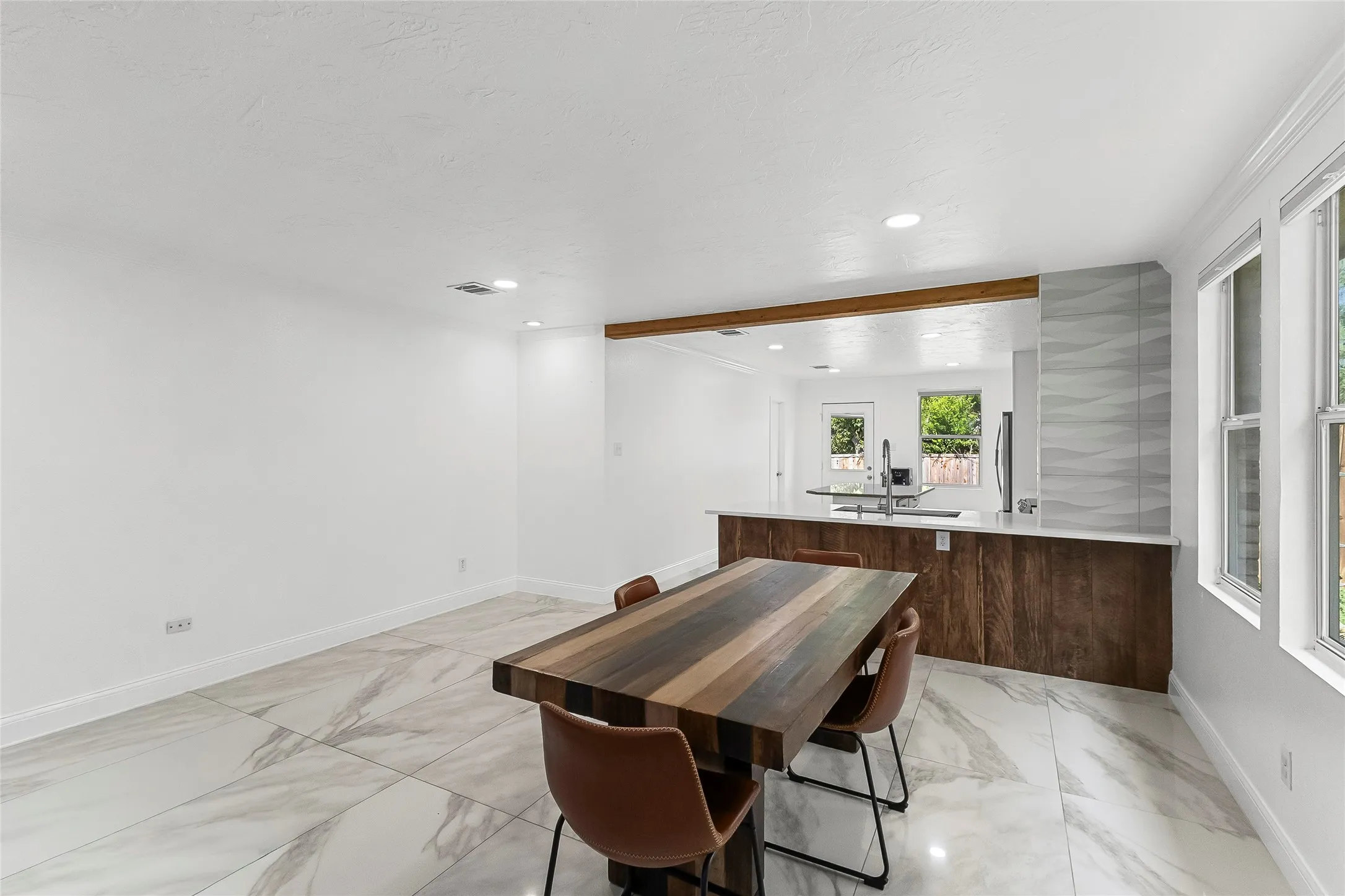 Single Family Residence For Sale in Tarrant County , 9121 Riding Stable Lane, Fort Worth, Texas 76123, 3 Bedroom, 2 Bathroom, 2 Garage spaces, 1,860 Sqft, built in 2004, mls#21351897, Real Estate Agent in Fort Worth, Homes For Sale in Tarrant county, Homes For Sale in Fort Worth, Realtor in Fort Worth Texas, Real Estate Brokerage Independent Realty Texas, Luminita Cordes Realtor