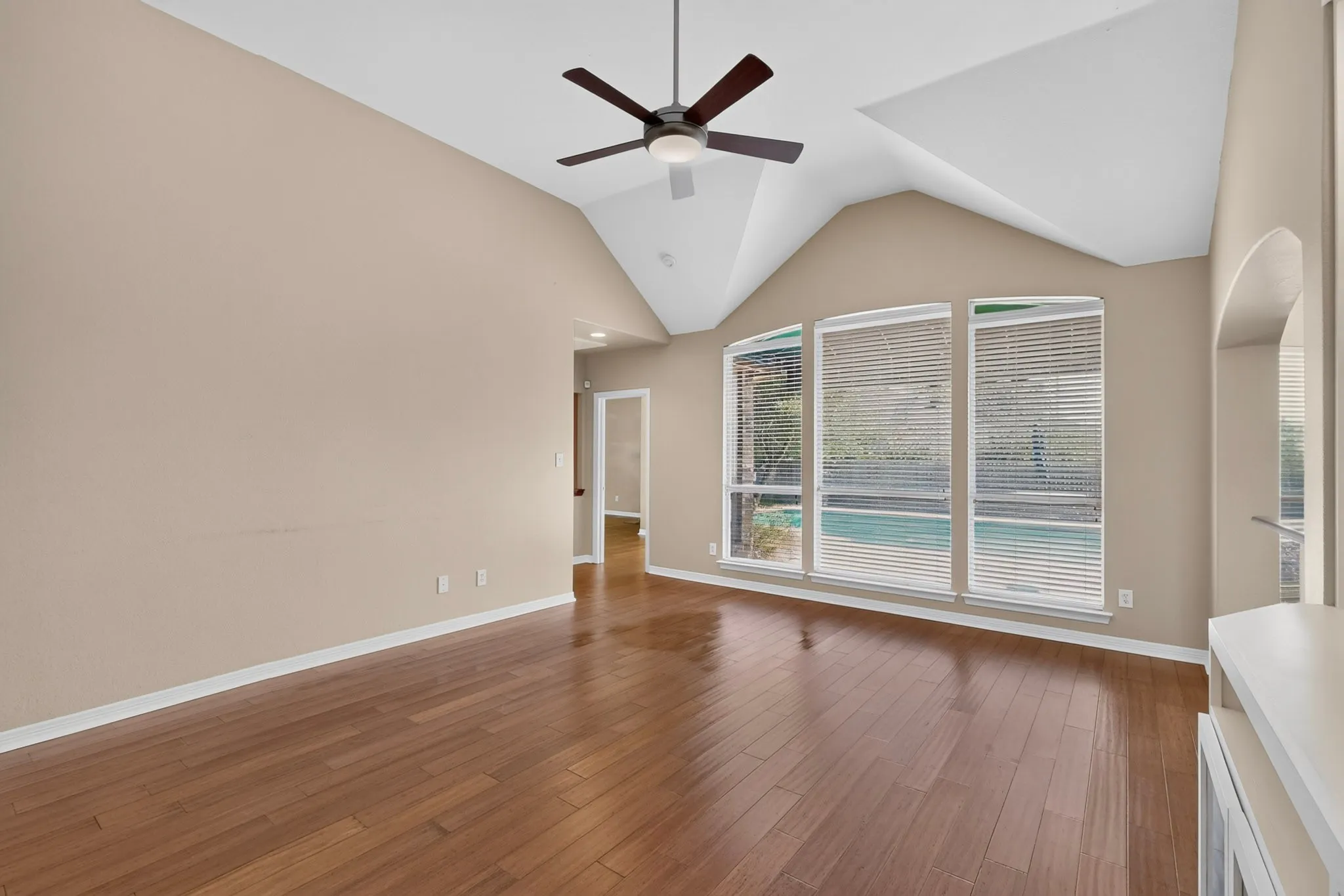 Single Family Residence For Rent in Tarrant County , 713 Mockingbird Court, Crowley, Texas 76036, 3 Bedroom, 3 Bathroom, 2 Garage spaces, 2,522 Sqft, built in 1996, mls#21349912, Real Estate Agent in Crowley, Homes For Rent in Tarrant county, Homes For Rent in Crowley, Realtor in Crowley Texas, Real Estate Brokerage Independent Realty Texas, Luminita Cordes Realtor