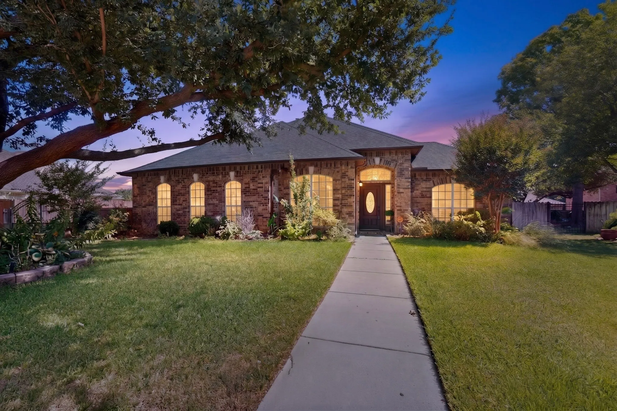 Single Family Residence For Rent in Tarrant County , 713 Mockingbird Court, Crowley, Texas 76036, 3 Bedroom, 3 Bathroom, 2 Garage spaces, 2,522 Sqft, built in 1996, mls#21349912, Real Estate Agent in Crowley, Homes For Rent in Tarrant county, Homes For Rent in Crowley, Realtor in Crowley Texas, Real Estate Brokerage Independent Realty Texas, Luminita Cordes Realtor