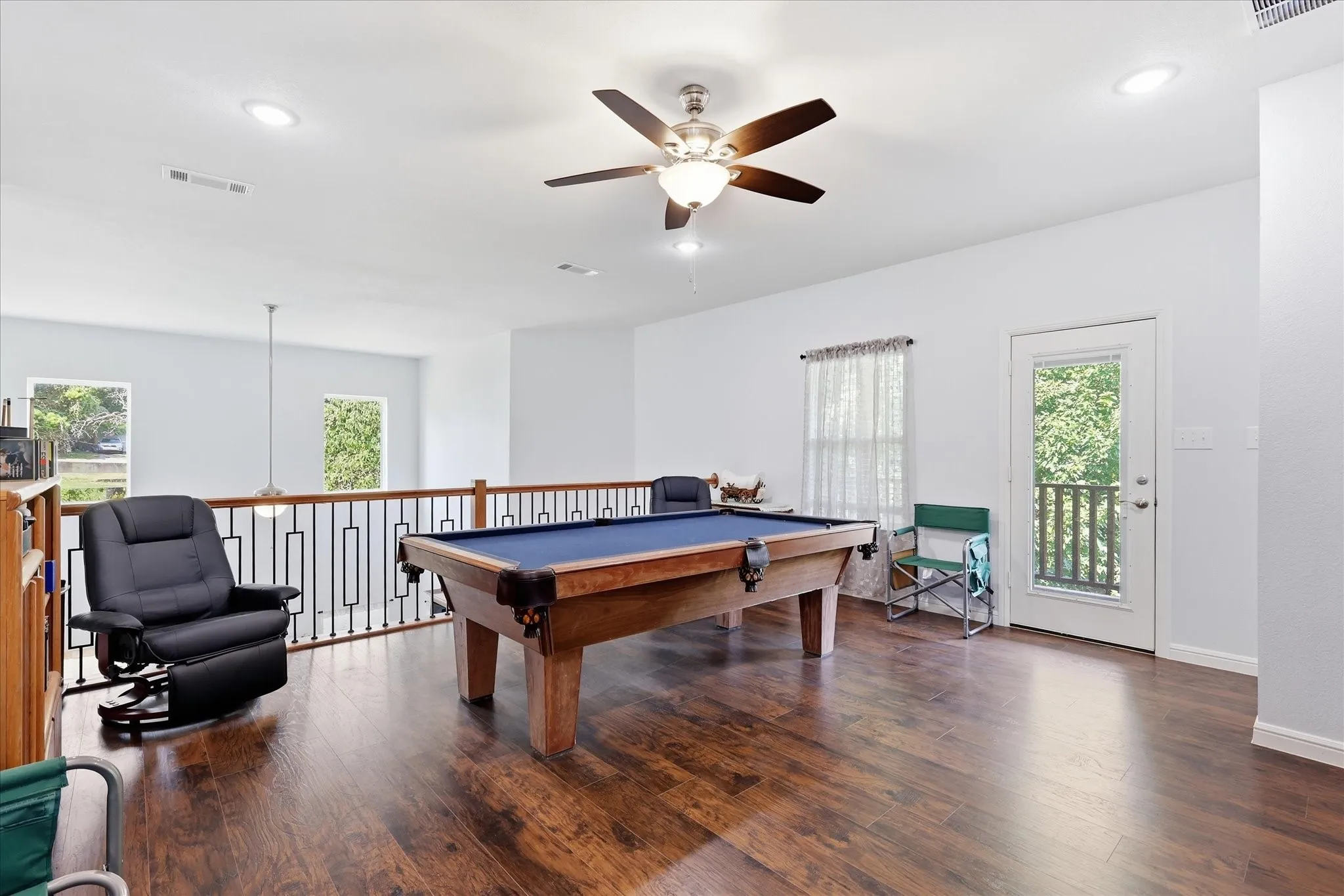 Single Family Residence For Sale in Tarrant County , 7200 Courtney Drive, Azle, Texas 76020, 3 Bedroom, 3 Bathroom, 2 Garage spaces, 2,952 Sqft, built in 2020, mls#21351898, Real Estate Agent in Azle, Homes For Sale in Tarrant county, Homes For Sale in Azle, Realtor in Azle Texas, Real Estate Brokerage Independent Realty Texas, Luminita Cordes Realtor
