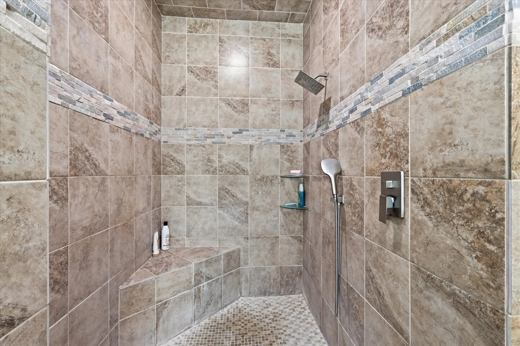 Single Family Residence For Sale in Tarrant County , 7200 Courtney Drive, Azle, Texas 76020, 3 Bedroom, 3 Bathroom, 2 Garage spaces, 2,952 Sqft, built in 2020, mls#21351898, Real Estate Agent in Azle, Homes For Sale in Tarrant county, Homes For Sale in Azle, Realtor in Azle Texas, Real Estate Brokerage Independent Realty Texas, Luminita Cordes Realtor