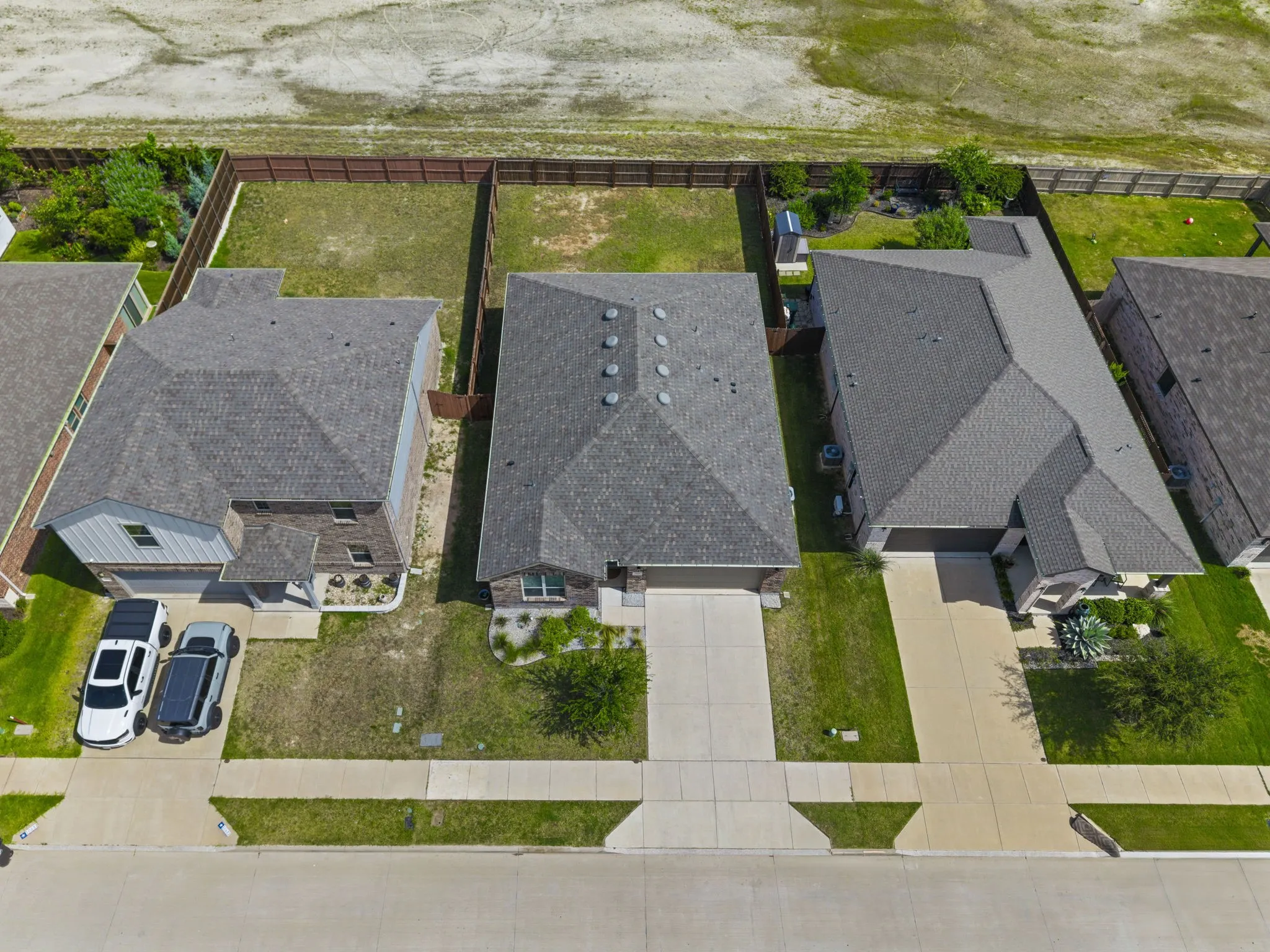 Single Family Residence For Sale in Tarrant County , 10628 High Ridge Lane, Fort Worth, Texas 76108, 3 Bedroom, 2 Bathroom, 2 Garage spaces, 1,786 Sqft, built in 2020, mls#21348765, Real Estate Agent in Fort Worth, Homes For Sale in Tarrant county, Homes For Sale in Fort Worth, Realtor in Fort Worth Texas, Real Estate Brokerage Independent Realty Texas, Luminita Cordes Realtor