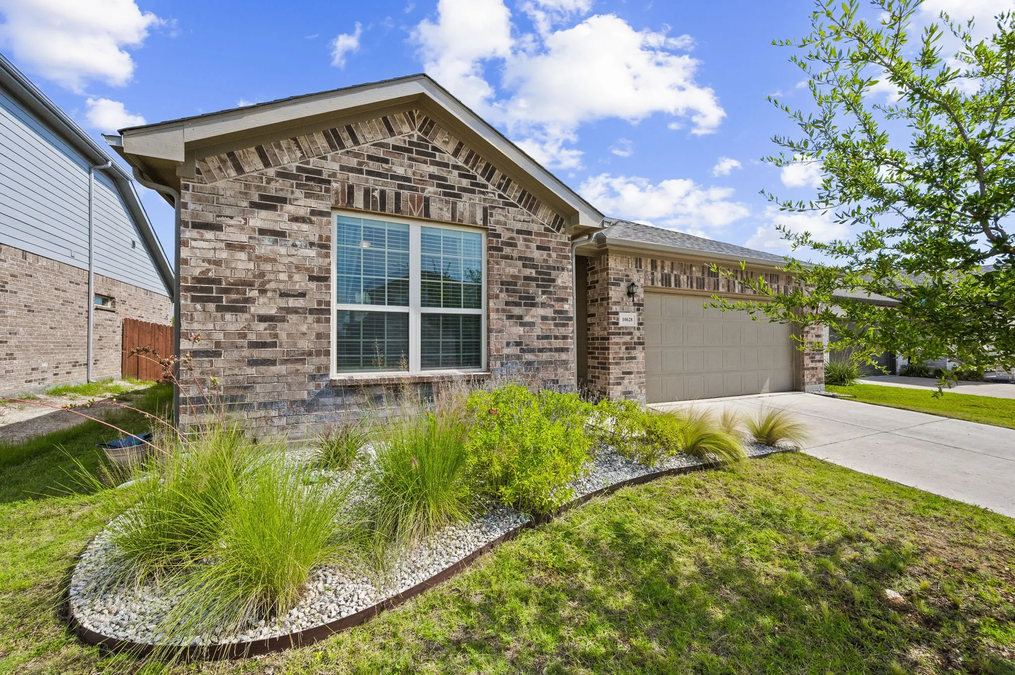 Single Family Residence For Sale in Tarrant County , 10628 High Ridge Lane, Fort Worth, Texas 76108, 3 Bedroom, 2 Bathroom, 2 Garage spaces, 1,786 Sqft, built in 2020, mls#21348765, Real Estate Agent in Fort Worth, Homes For Sale in Tarrant county, Homes For Sale in Fort Worth, Realtor in Fort Worth Texas, Real Estate Brokerage Independent Realty Texas, Luminita Cordes Realtor