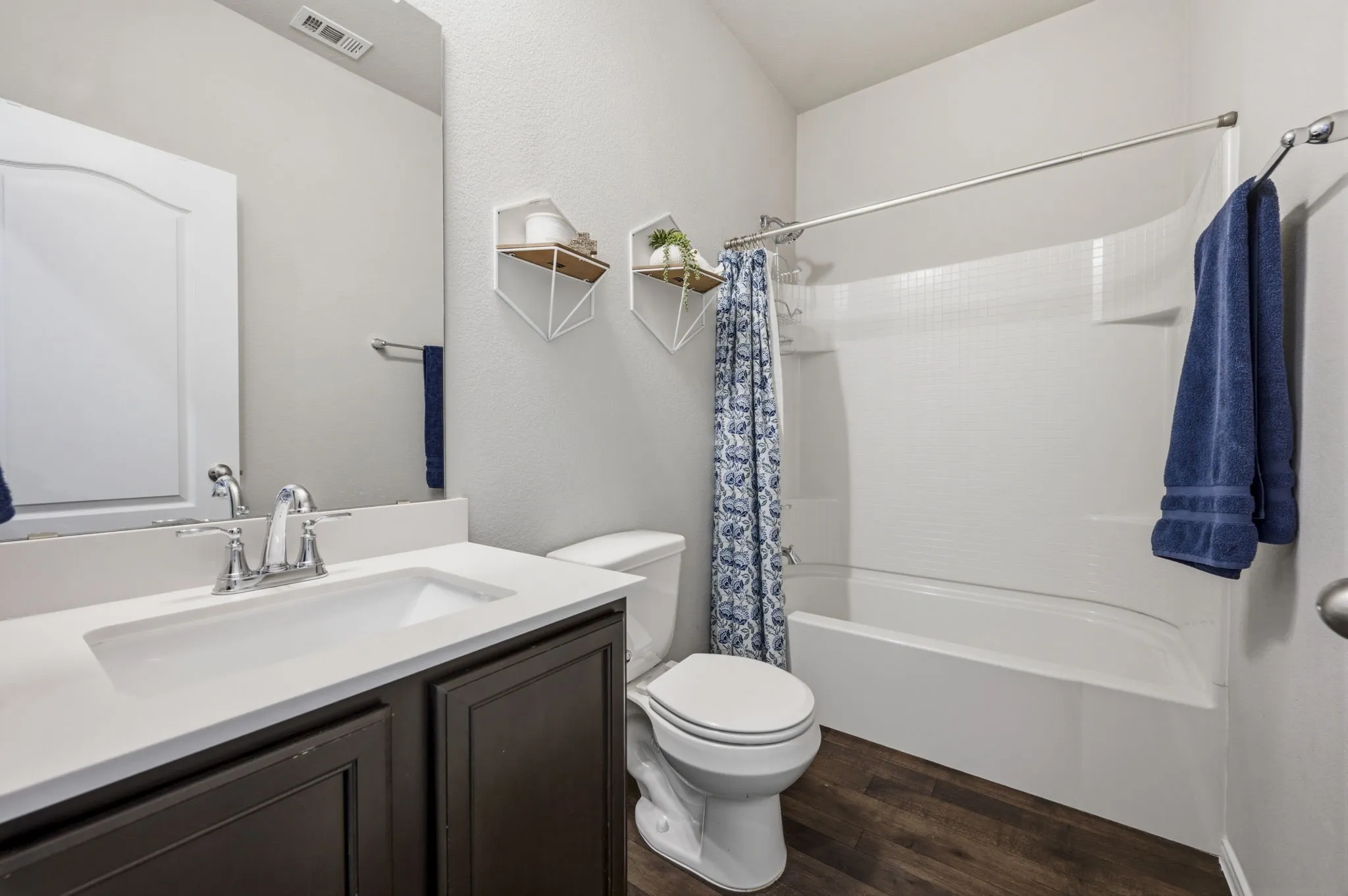 Single Family Residence For Sale in Tarrant County , 10628 High Ridge Lane, Fort Worth, Texas 76108, 3 Bedroom, 2 Bathroom, 2 Garage spaces, 1,786 Sqft, built in 2020, mls#21348765, Real Estate Agent in Fort Worth, Homes For Sale in Tarrant county, Homes For Sale in Fort Worth, Realtor in Fort Worth Texas, Real Estate Brokerage Independent Realty Texas, Luminita Cordes Realtor
