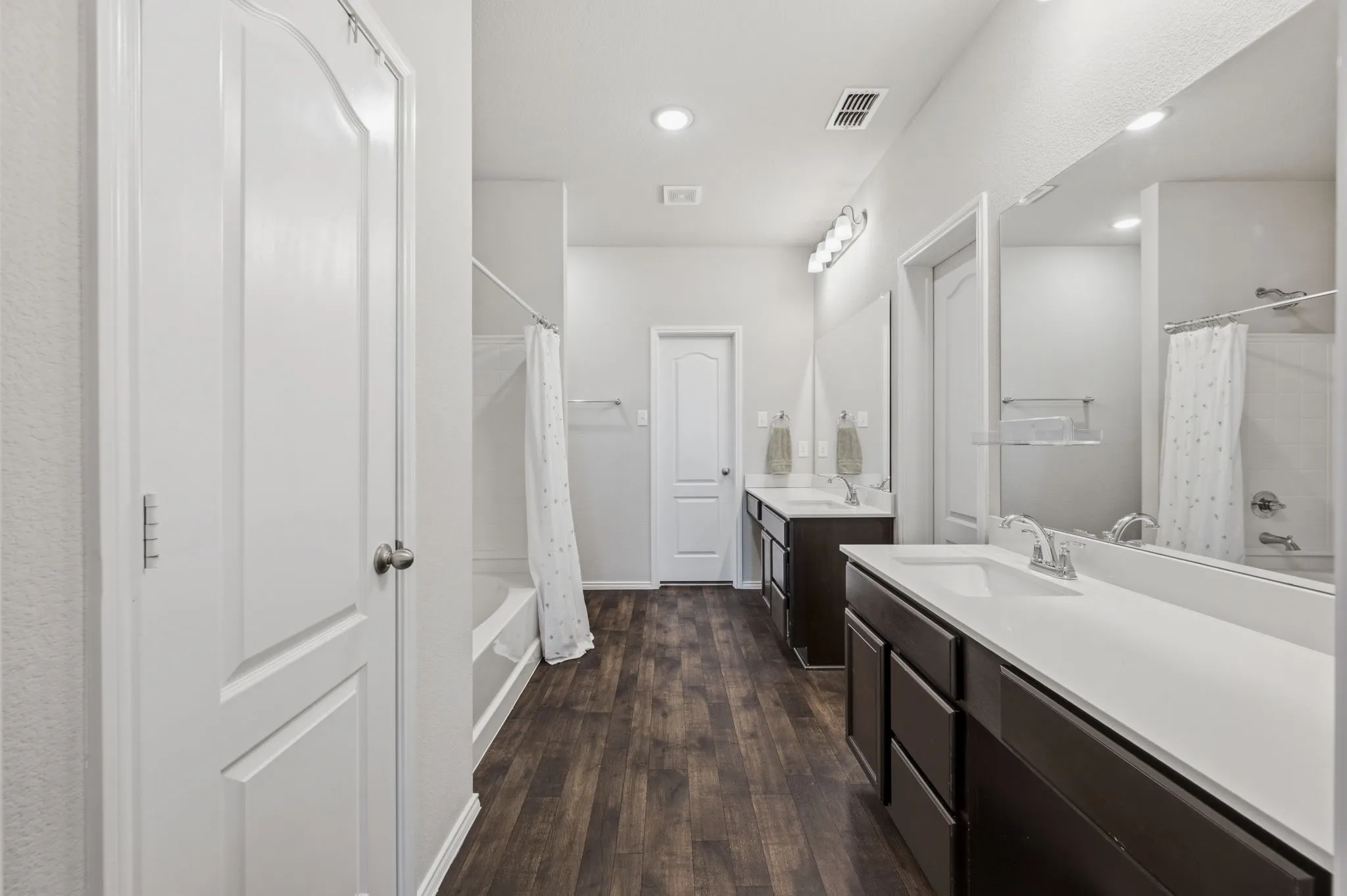 Single Family Residence For Sale in Tarrant County , 10628 High Ridge Lane, Fort Worth, Texas 76108, 3 Bedroom, 2 Bathroom, 2 Garage spaces, 1,786 Sqft, built in 2020, mls#21348765, Real Estate Agent in Fort Worth, Homes For Sale in Tarrant county, Homes For Sale in Fort Worth, Realtor in Fort Worth Texas, Real Estate Brokerage Independent Realty Texas, Luminita Cordes Realtor