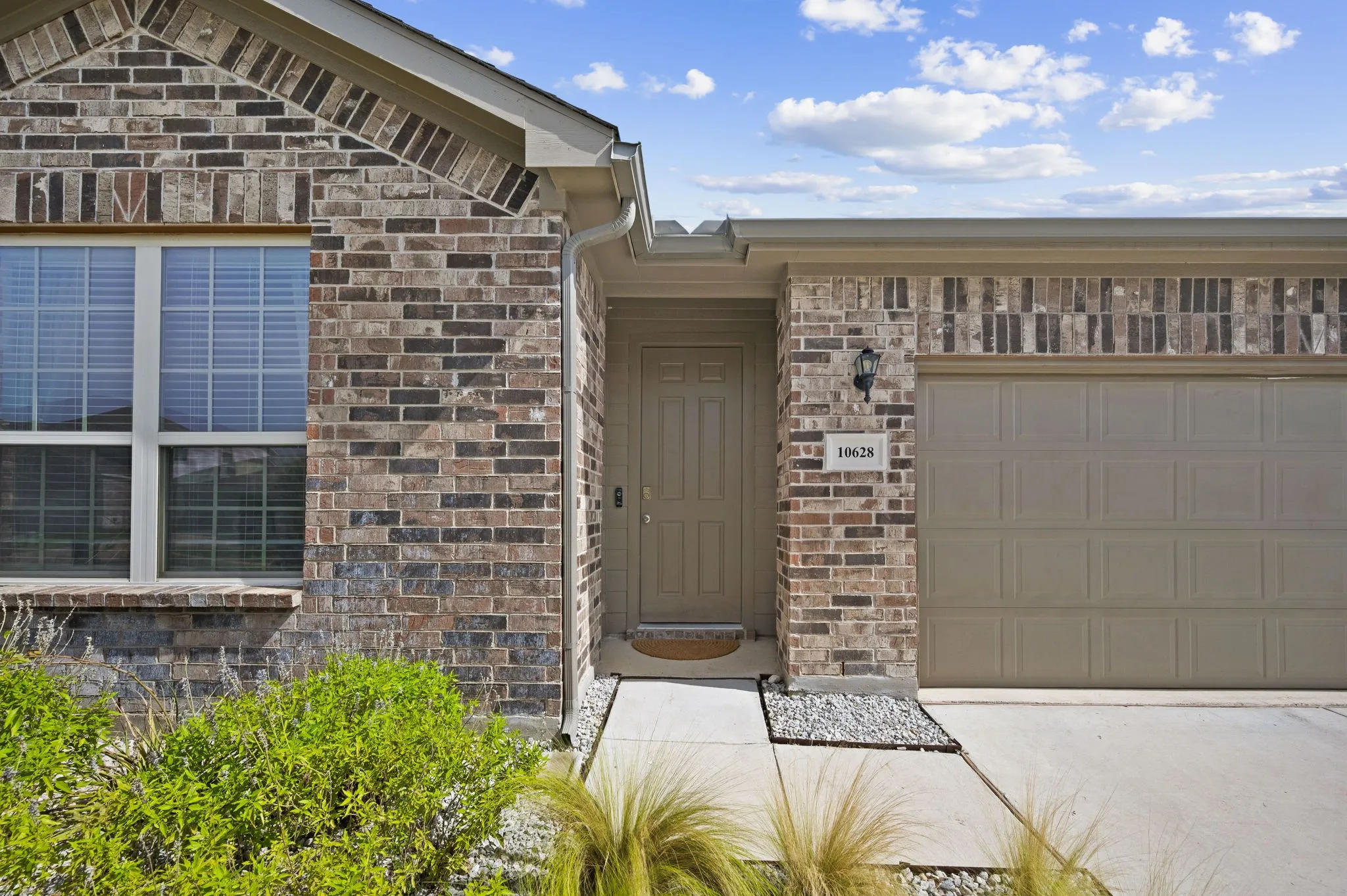 Single Family Residence For Sale in Tarrant County , 10628 High Ridge Lane, Fort Worth, Texas 76108, 3 Bedroom, 2 Bathroom, 2 Garage spaces, 1,786 Sqft, built in 2020, mls#21348765, Real Estate Agent in Fort Worth, Homes For Sale in Tarrant county, Homes For Sale in Fort Worth, Realtor in Fort Worth Texas, Real Estate Brokerage Independent Realty Texas, Luminita Cordes Realtor