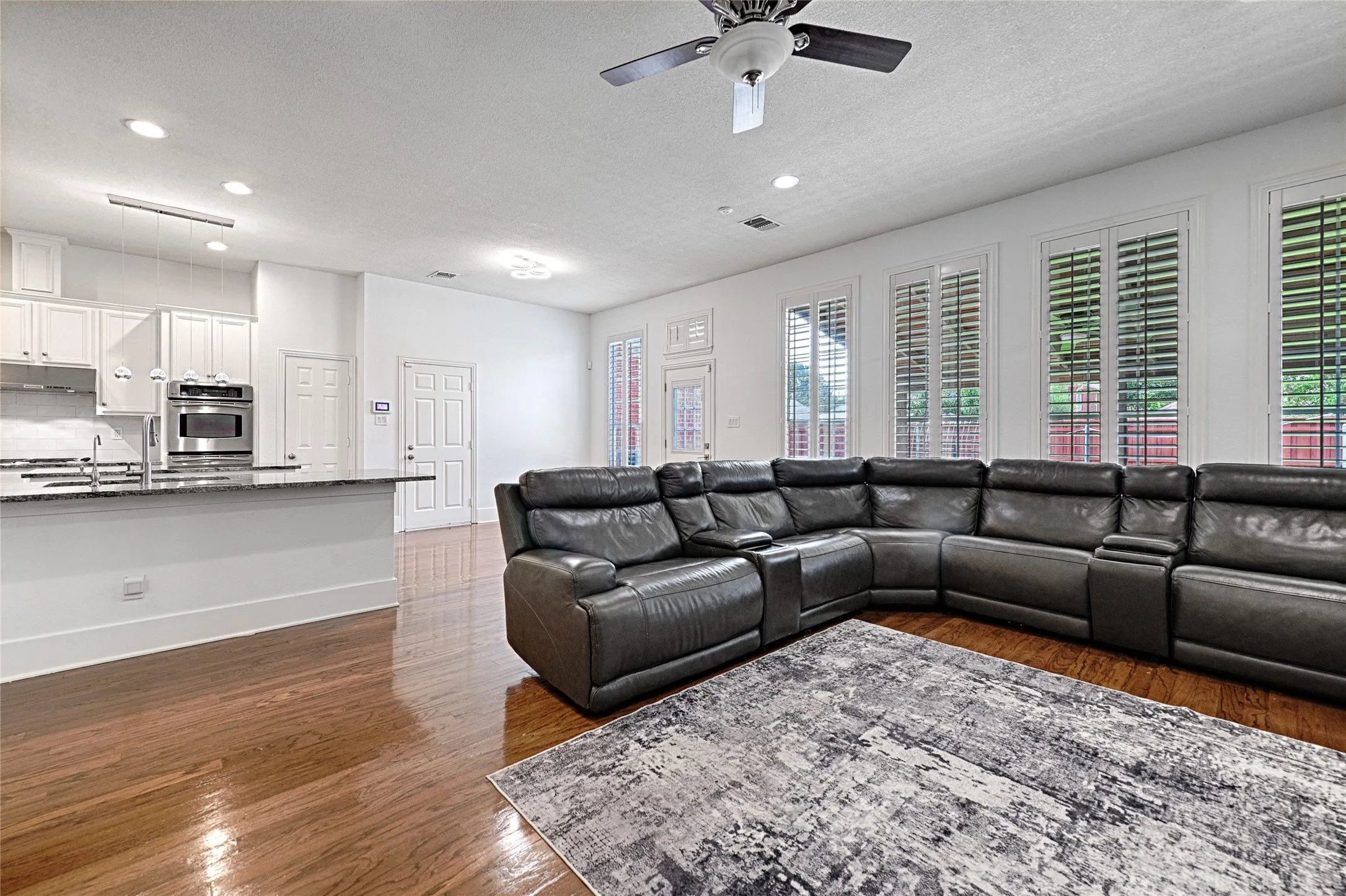 Single Family Residence For Sale in Dallas County , 9718 Wolf Creek Drive, Irving, Texas 75063, 4 Bedroom, 3 Bathroom, 2 Garage spaces, 2,414 Sqft, built in 1995, mls#21351909, Real Estate Agent in Irving, Homes For Sale in Dallas county, Homes For Sale in Irving, Realtor in Irving Texas, Real Estate Brokerage Independent Realty Texas, Luminita Cordes Realtor