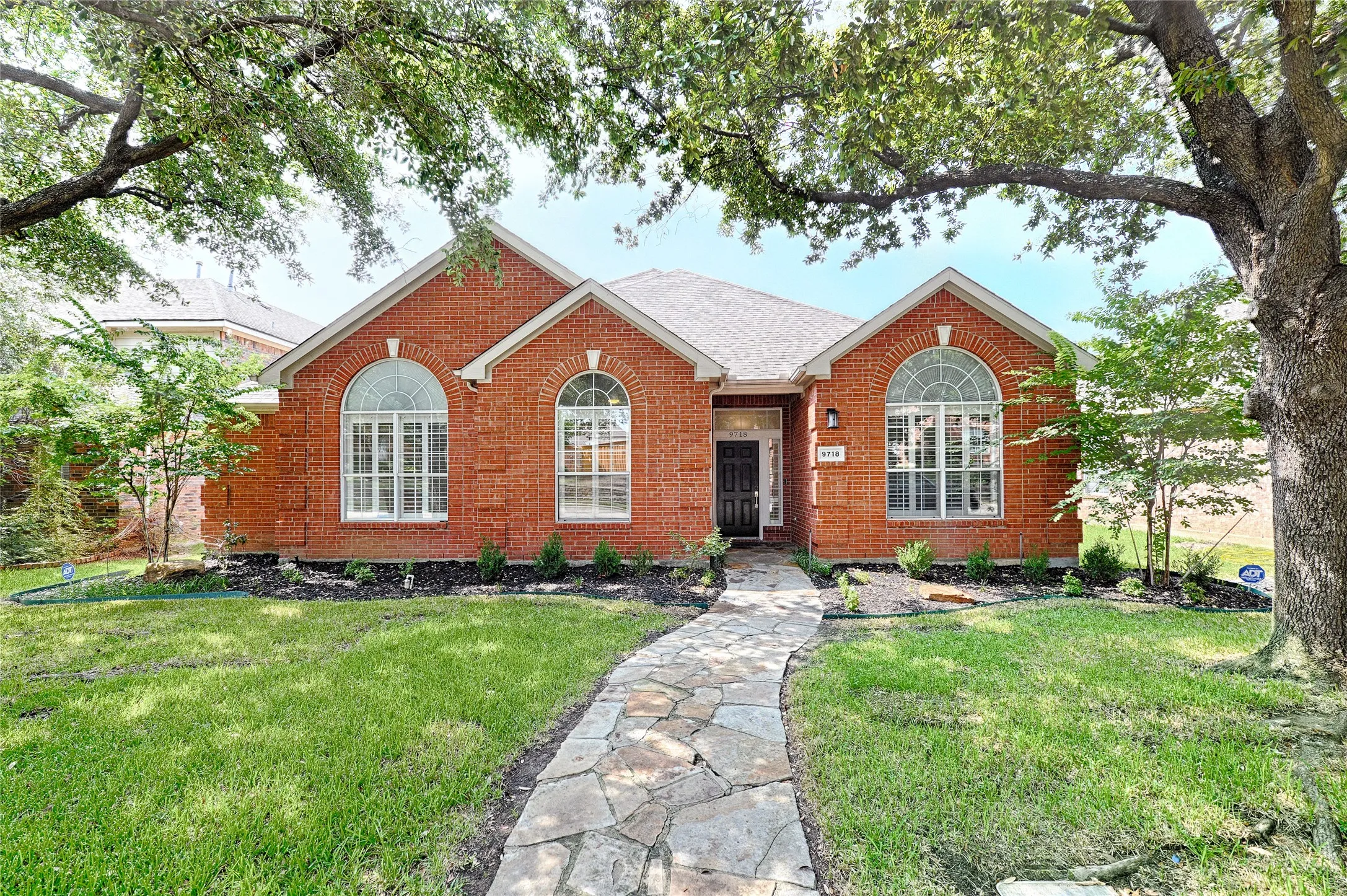 Single Family Residence For Sale in Dallas County , 9718 Wolf Creek Drive, Irving, Texas 75063, 4 Bedroom, 3 Bathroom, 2 Garage spaces, 2,414 Sqft, built in 1995, mls#21351909, Real Estate Agent in Irving, Homes For Sale in Dallas county, Homes For Sale in Irving, Realtor in Irving Texas, Real Estate Brokerage Independent Realty Texas, Luminita Cordes Realtor