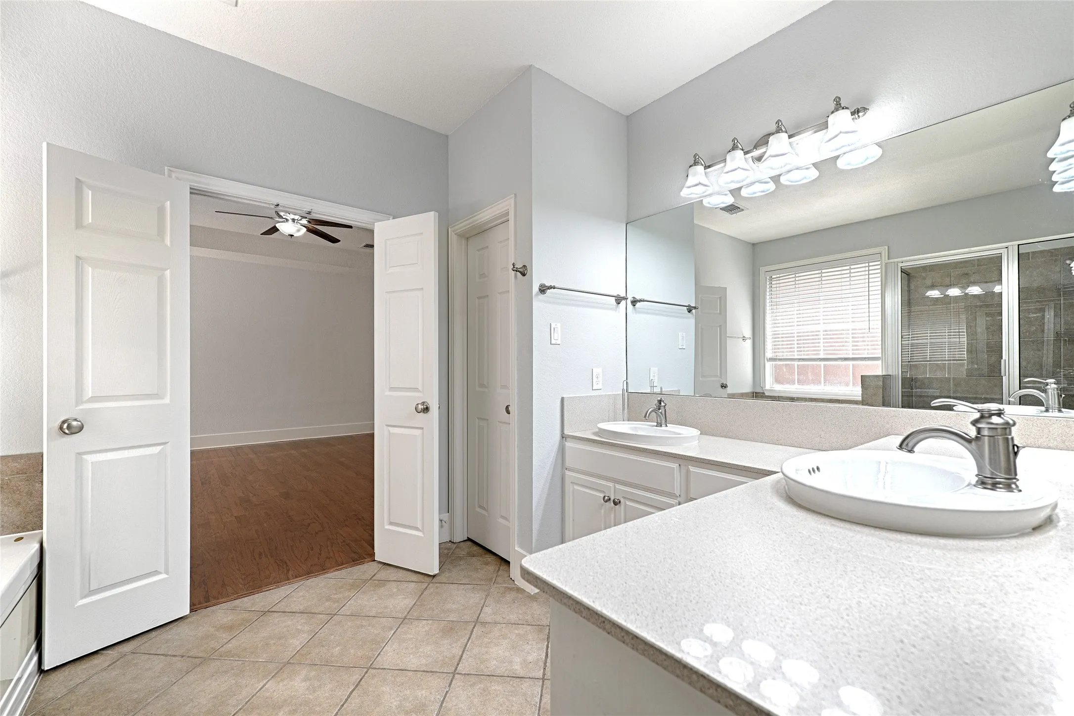 Single Family Residence For Sale in Dallas County , 9718 Wolf Creek Drive, Irving, Texas 75063, 4 Bedroom, 3 Bathroom, 2 Garage spaces, 2,414 Sqft, built in 1995, mls#21351909, Real Estate Agent in Irving, Homes For Sale in Dallas county, Homes For Sale in Irving, Realtor in Irving Texas, Real Estate Brokerage Independent Realty Texas, Luminita Cordes Realtor