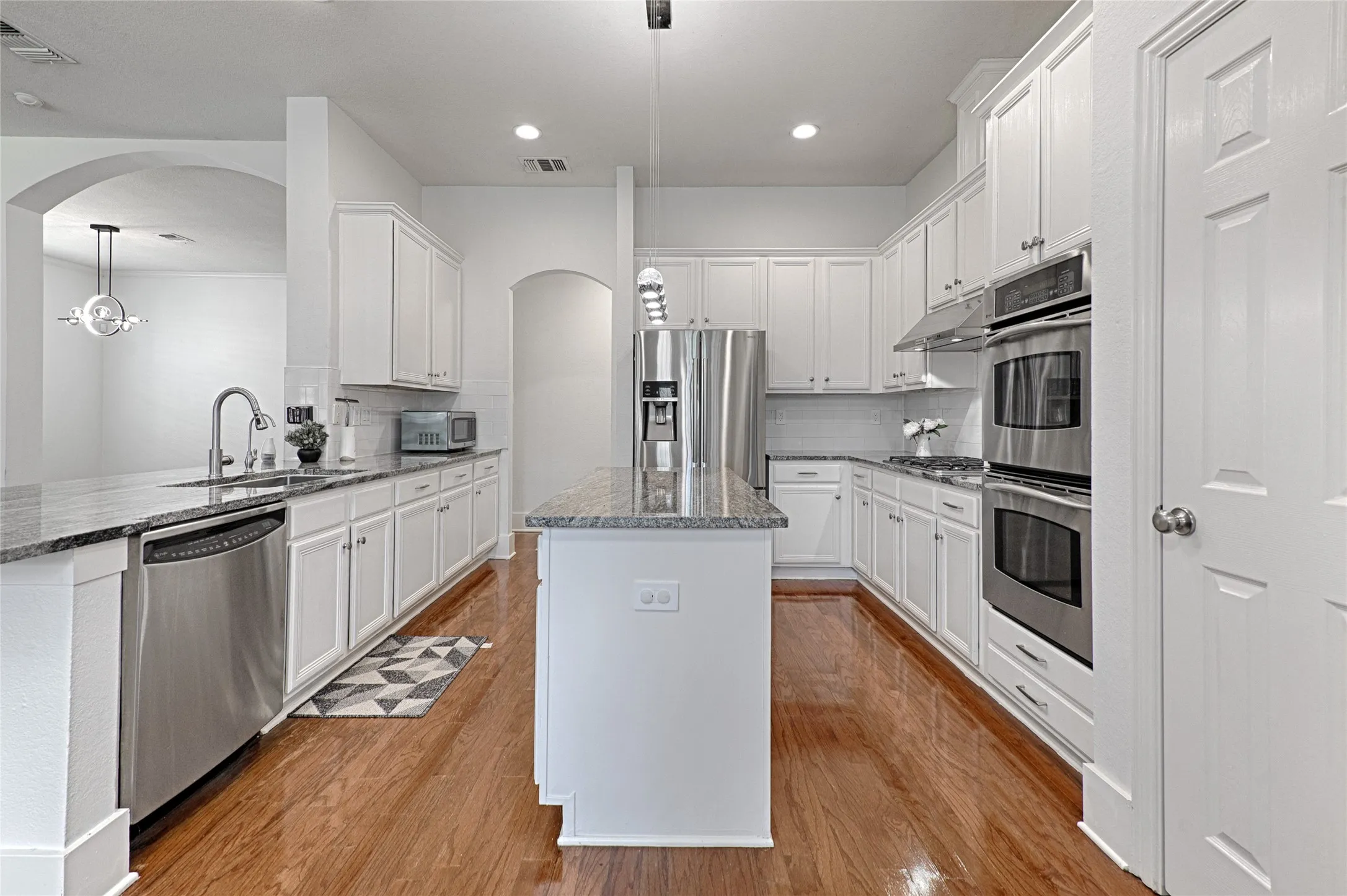 Single Family Residence For Sale in Dallas County , 9718 Wolf Creek Drive, Irving, Texas 75063, 4 Bedroom, 3 Bathroom, 2 Garage spaces, 2,414 Sqft, built in 1995, mls#21351909, Real Estate Agent in Irving, Homes For Sale in Dallas county, Homes For Sale in Irving, Realtor in Irving Texas, Real Estate Brokerage Independent Realty Texas, Luminita Cordes Realtor