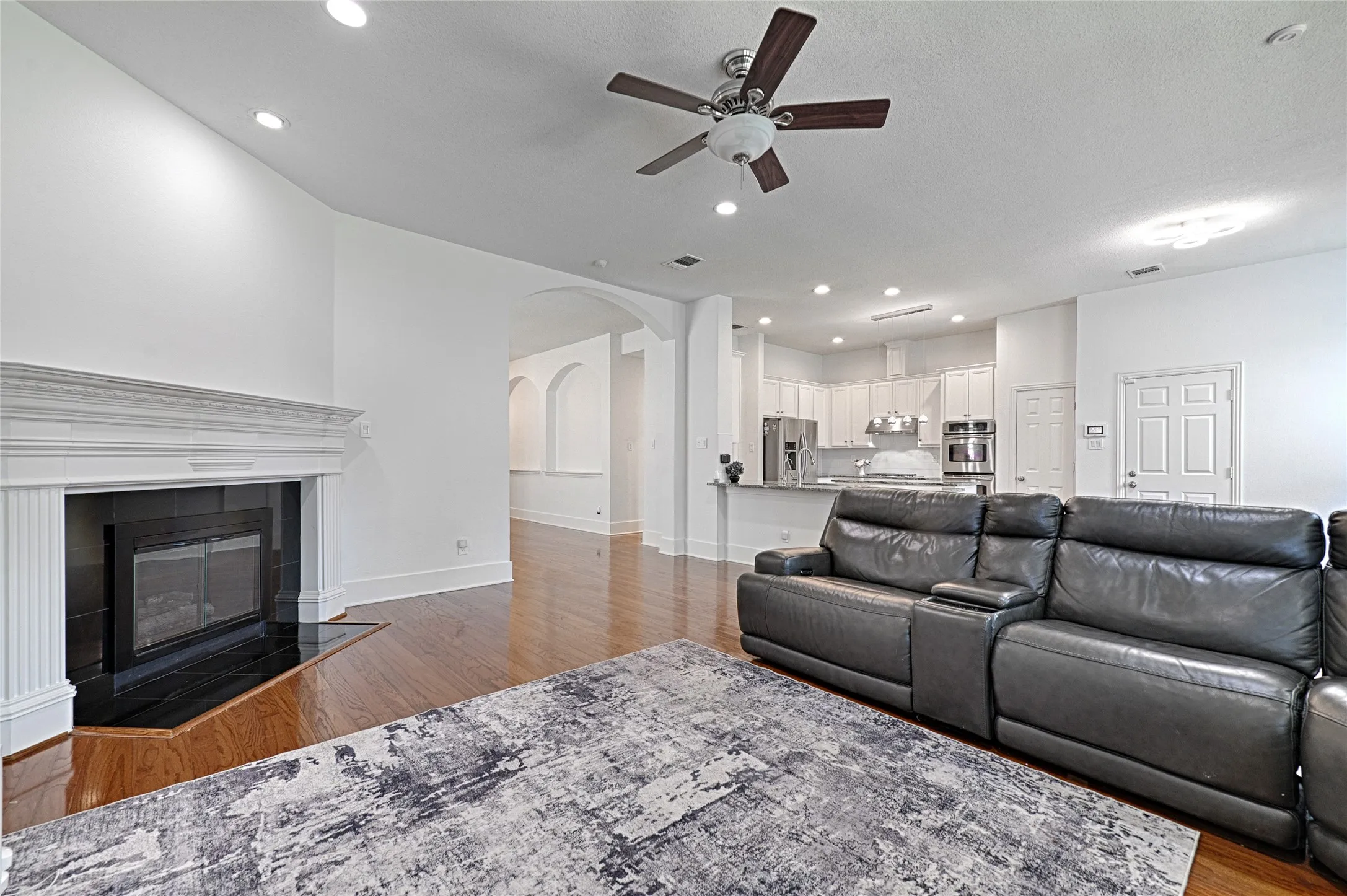 Single Family Residence For Sale in Dallas County , 9718 Wolf Creek Drive, Irving, Texas 75063, 4 Bedroom, 3 Bathroom, 2 Garage spaces, 2,414 Sqft, built in 1995, mls#21351909, Real Estate Agent in Irving, Homes For Sale in Dallas county, Homes For Sale in Irving, Realtor in Irving Texas, Real Estate Brokerage Independent Realty Texas, Luminita Cordes Realtor