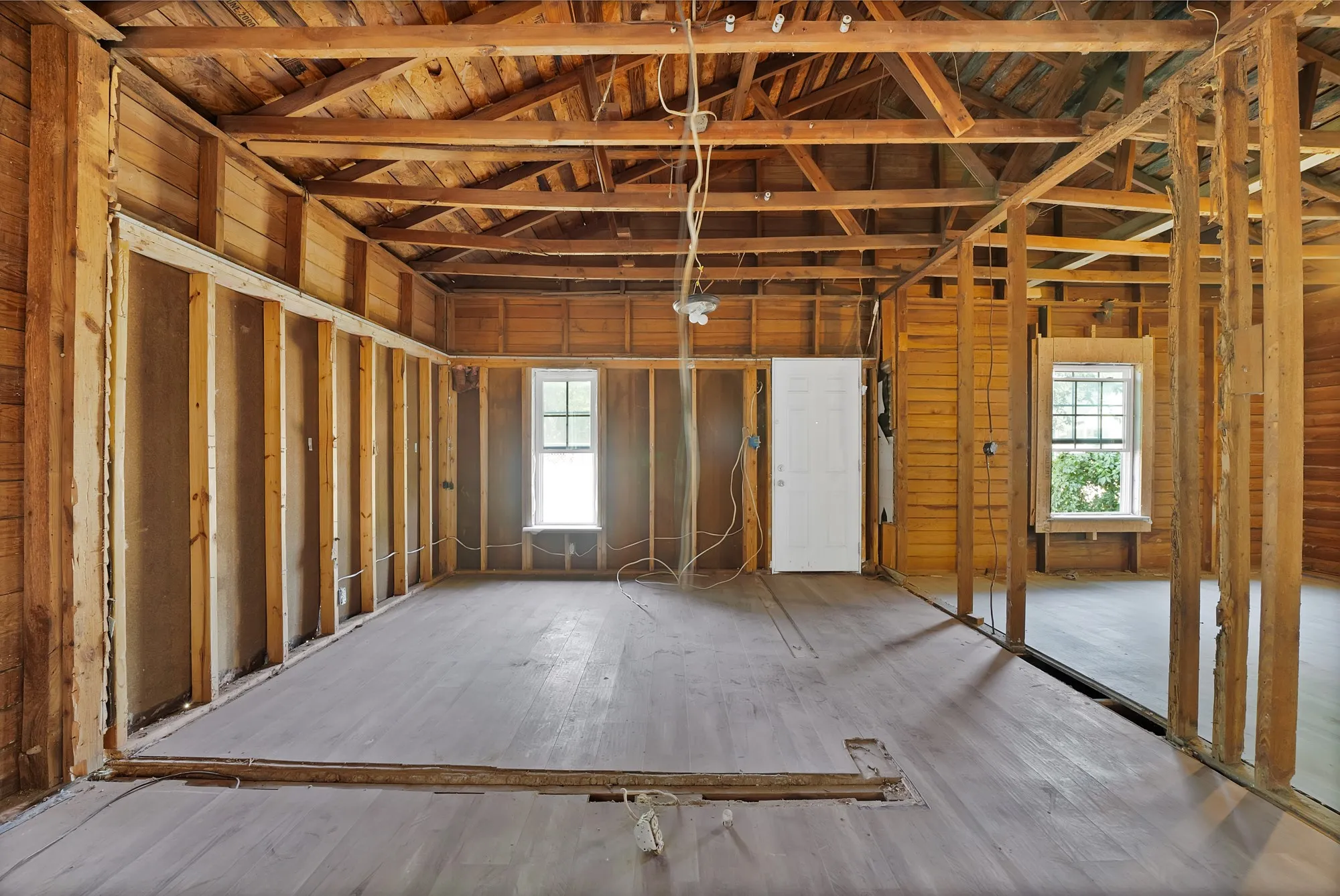 Single Family Residence For Sale in Tarrant County , 515 Woodrow Avenue, Fort Worth, Texas 76105, 2 Bedrooms, 1 Bathroom, 1 Garage spaces, 644 Sqft, built in 1922, Price $115,000, mls#21349745, Real Estate Agent in Fort Worth, Homes For Sale in Tarrant county, Homes For Sale in Fort Worth, Realtor in Fort Worth Texas, Real Estate Brokerage Independent Realty Texas, Luminita Cordes Realtor