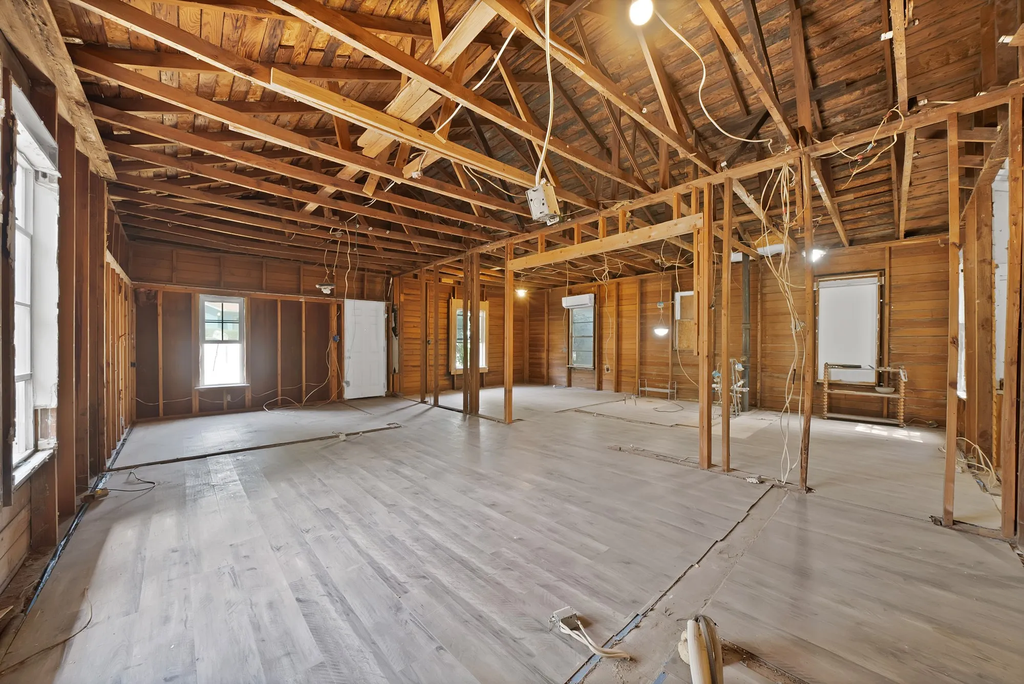 Single Family Residence For Sale in Tarrant County , 515 Woodrow Avenue, Fort Worth, Texas 76105, 2 Bedrooms, 1 Bathroom, 1 Garage spaces, 644 Sqft, built in 1922, Price $115,000, mls#21349745, Real Estate Agent in Fort Worth, Homes For Sale in Tarrant county, Homes For Sale in Fort Worth, Realtor in Fort Worth Texas, Real Estate Brokerage Independent Realty Texas, Luminita Cordes Realtor