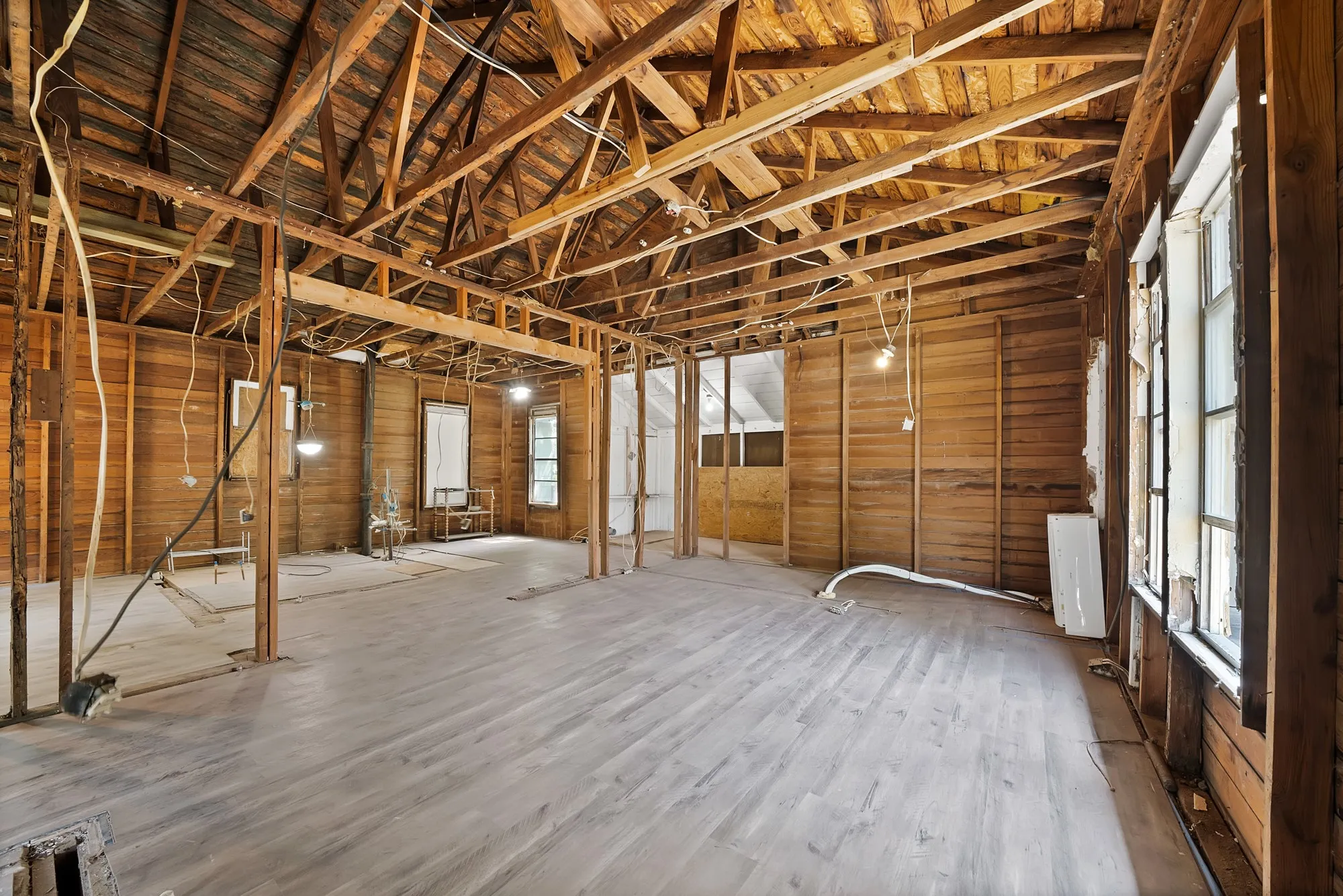 Single Family Residence For Sale in Tarrant County , 515 Woodrow Avenue, Fort Worth, Texas 76105, 2 Bedrooms, 1 Bathroom, 1 Garage spaces, 644 Sqft, built in 1922, Price $115,000, mls#21349745, Real Estate Agent in Fort Worth, Homes For Sale in Tarrant county, Homes For Sale in Fort Worth, Realtor in Fort Worth Texas, Real Estate Brokerage Independent Realty Texas, Luminita Cordes Realtor