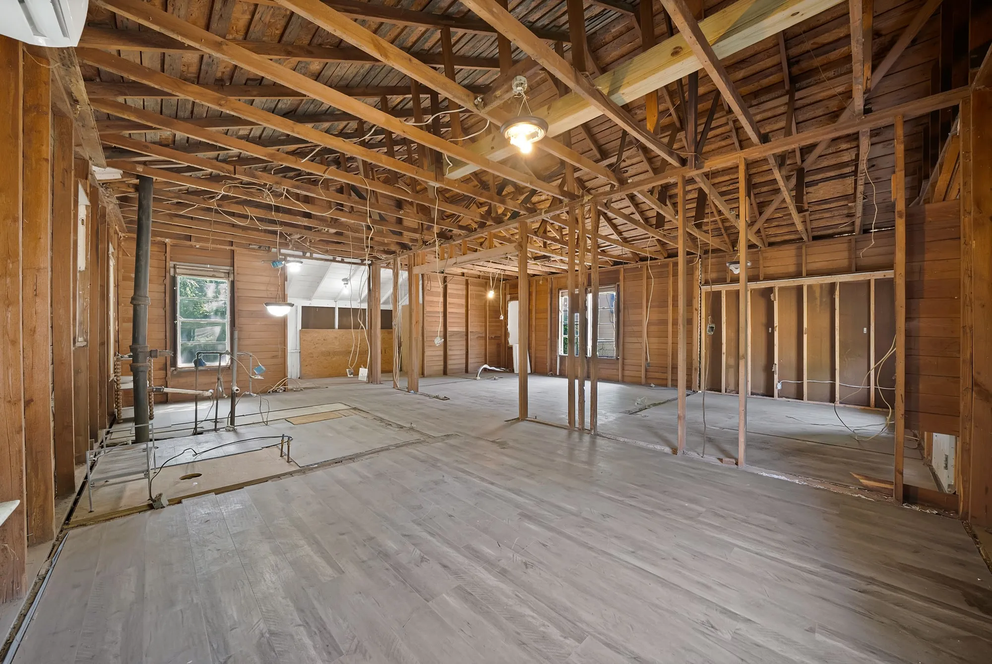 Single Family Residence For Sale in Tarrant County , 515 Woodrow Avenue, Fort Worth, Texas 76105, 2 Bedrooms, 1 Bathroom, 1 Garage spaces, 644 Sqft, built in 1922, Price $115,000, mls#21349745, Real Estate Agent in Fort Worth, Homes For Sale in Tarrant county, Homes For Sale in Fort Worth, Realtor in Fort Worth Texas, Real Estate Brokerage Independent Realty Texas, Luminita Cordes Realtor