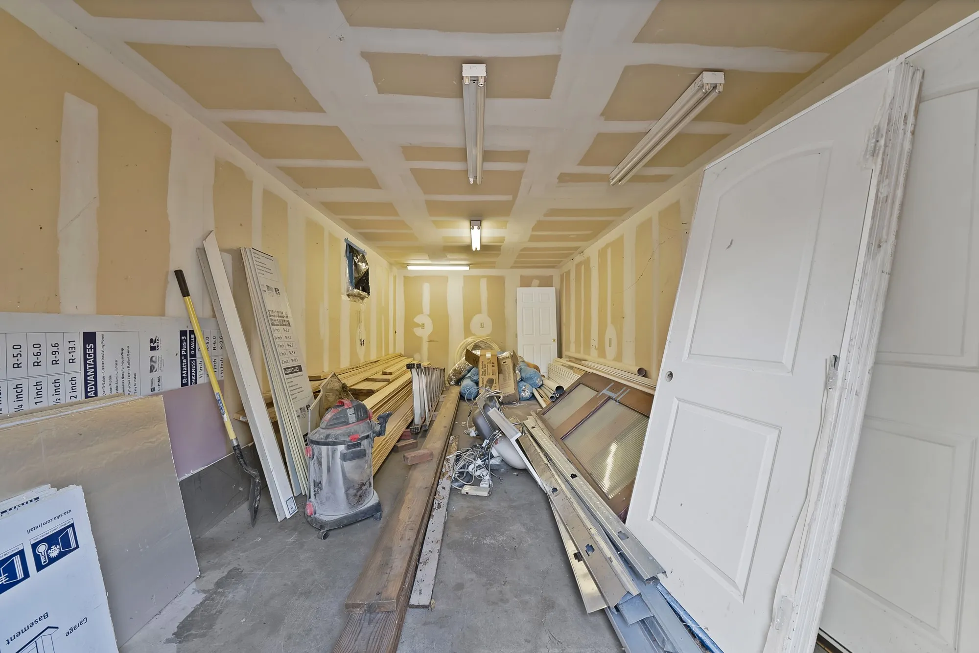 Single Family Residence For Sale in Tarrant County , 515 Woodrow Avenue, Fort Worth, Texas 76105, 2 Bedrooms, 1 Bathroom, 1 Garage spaces, 644 Sqft, built in 1922, Price $115,000, mls#21349745, Real Estate Agent in Fort Worth, Homes For Sale in Tarrant county, Homes For Sale in Fort Worth, Realtor in Fort Worth Texas, Real Estate Brokerage Independent Realty Texas, Luminita Cordes Realtor