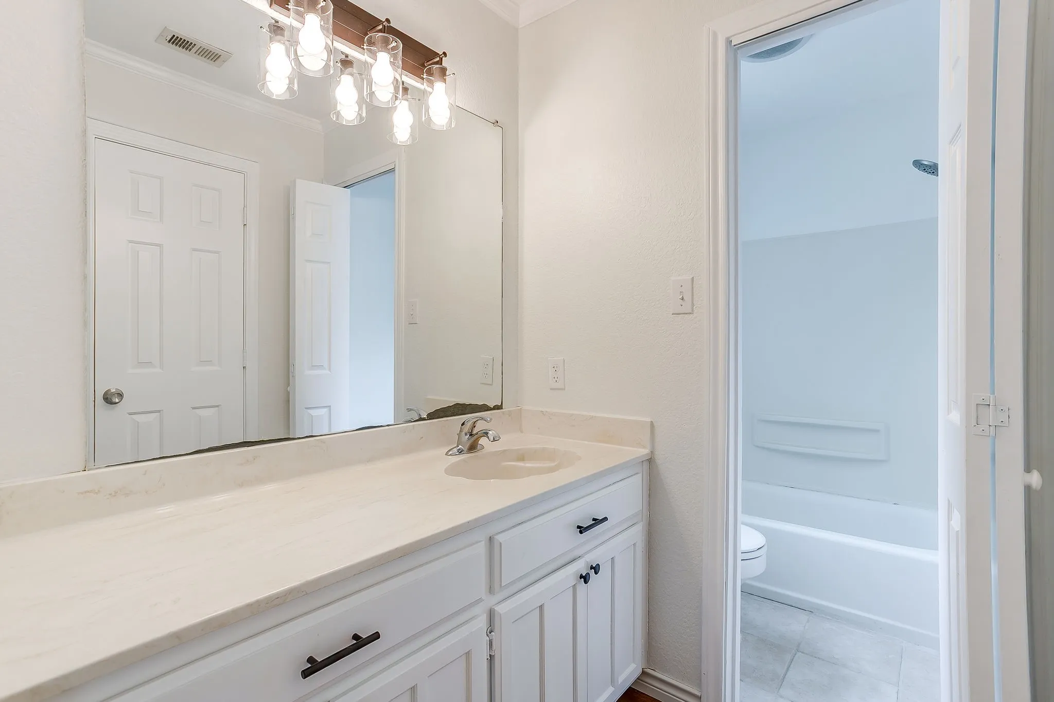Single Family Residence For Sale in Johnson County , 111 Bentley Drive, Joshua, Texas 76058, 3 Bedroom, 2 Bathroom, 2 Garage spaces, 1,335 Sqft, built in 1993, mls#21350471, Real Estate Agent in Joshua, Homes For Sale in Johnson county, Homes For Sale in Joshua, Realtor in Joshua Texas, Real Estate Brokerage Independent Realty Texas, Luminita Cordes Realtor
