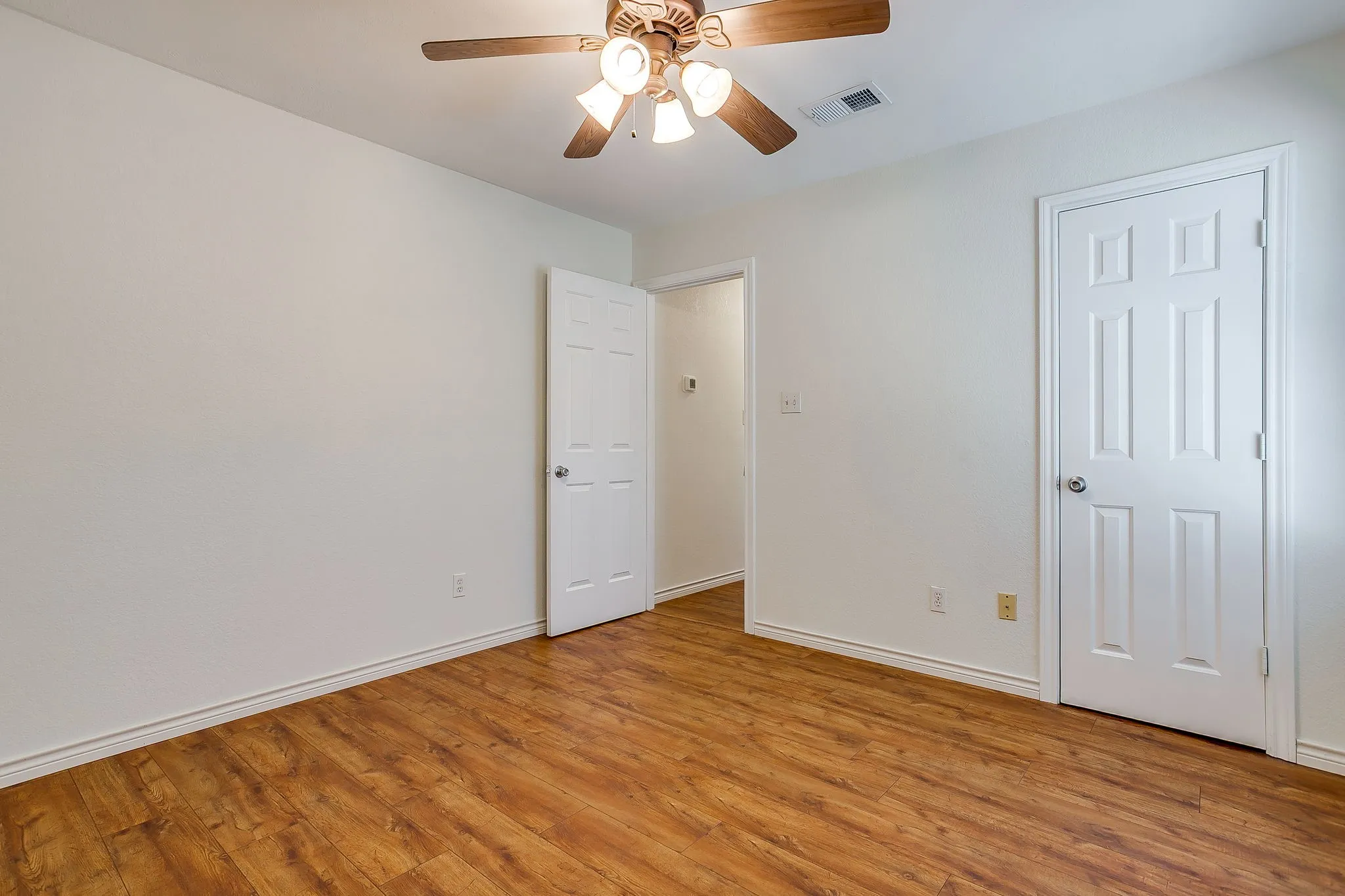 Single Family Residence For Sale in Johnson County , 111 Bentley Drive, Joshua, Texas 76058, 3 Bedroom, 2 Bathroom, 2 Garage spaces, 1,335 Sqft, built in 1993, mls#21350471, Real Estate Agent in Joshua, Homes For Sale in Johnson county, Homes For Sale in Joshua, Realtor in Joshua Texas, Real Estate Brokerage Independent Realty Texas, Luminita Cordes Realtor