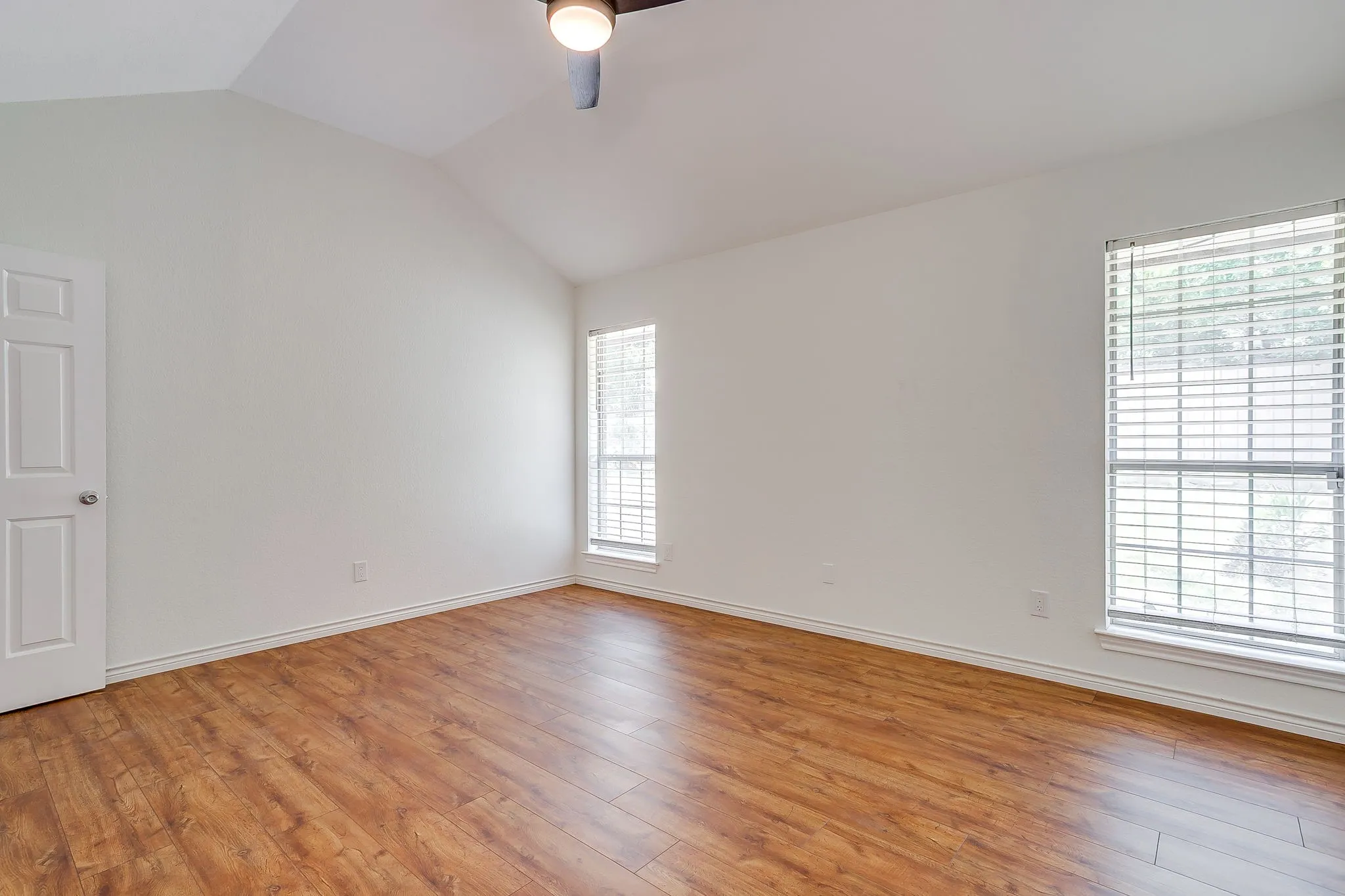 Single Family Residence For Sale in Johnson County , 111 Bentley Drive, Joshua, Texas 76058, 3 Bedroom, 2 Bathroom, 2 Garage spaces, 1,335 Sqft, built in 1993, mls#21350471, Real Estate Agent in Joshua, Homes For Sale in Johnson county, Homes For Sale in Joshua, Realtor in Joshua Texas, Real Estate Brokerage Independent Realty Texas, Luminita Cordes Realtor