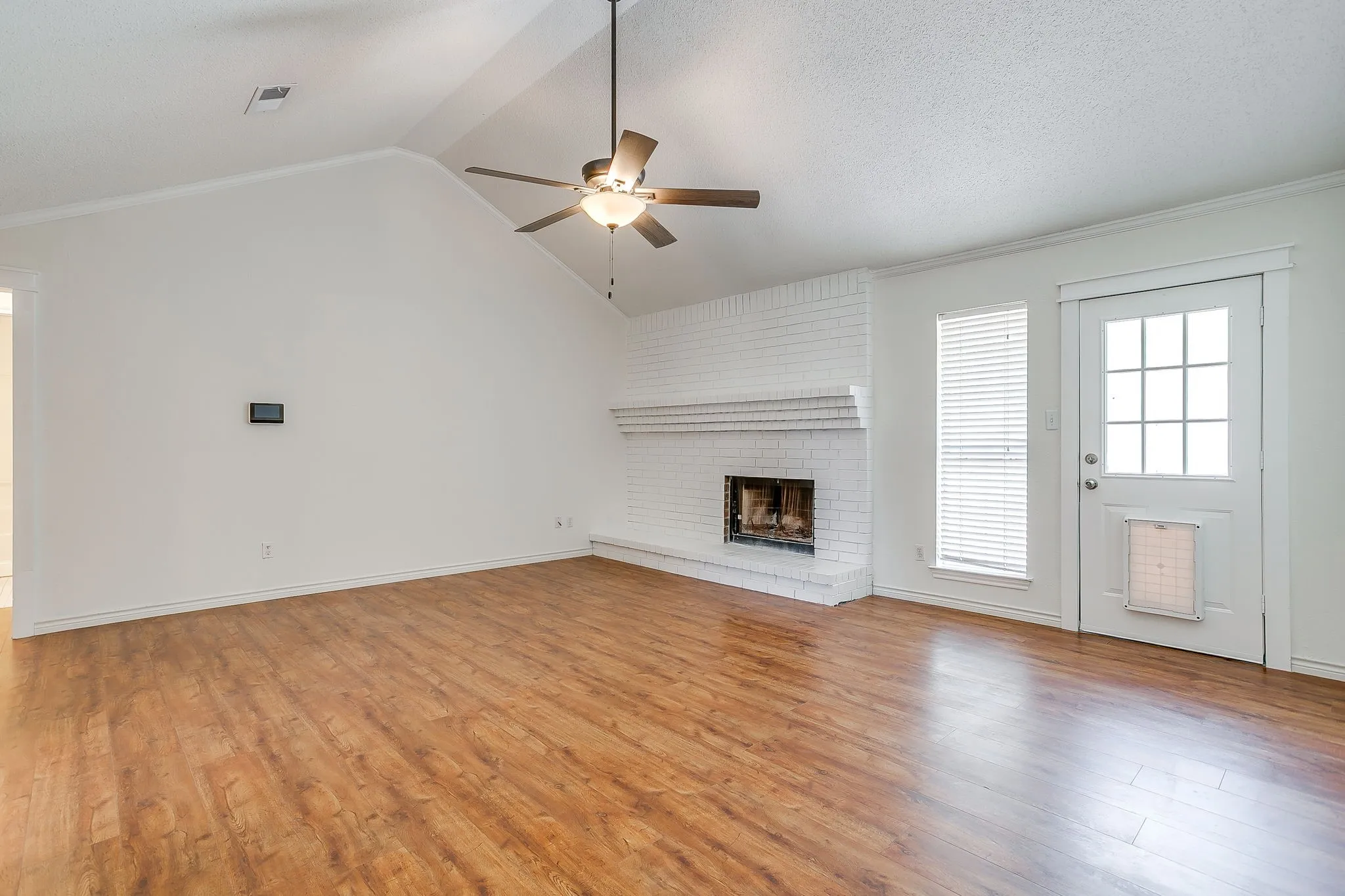 Single Family Residence For Sale in Johnson County , 111 Bentley Drive, Joshua, Texas 76058, 3 Bedroom, 2 Bathroom, 2 Garage spaces, 1,335 Sqft, built in 1993, mls#21350471, Real Estate Agent in Joshua, Homes For Sale in Johnson county, Homes For Sale in Joshua, Realtor in Joshua Texas, Real Estate Brokerage Independent Realty Texas, Luminita Cordes Realtor