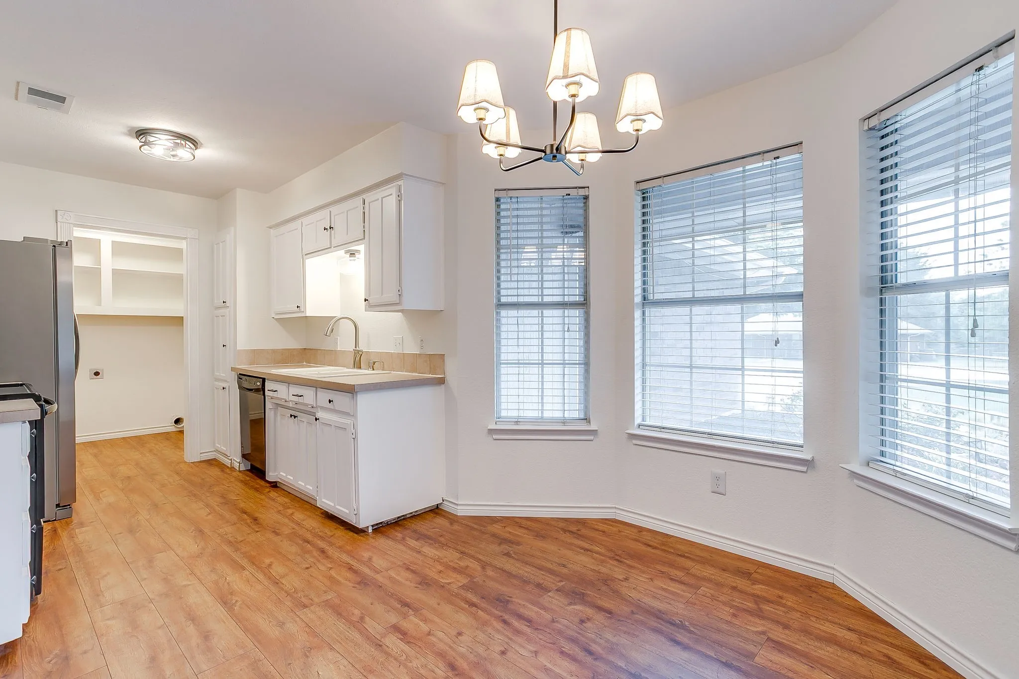 Single Family Residence For Sale in Johnson County , 111 Bentley Drive, Joshua, Texas 76058, 3 Bedroom, 2 Bathroom, 2 Garage spaces, 1,335 Sqft, built in 1993, mls#21350471, Real Estate Agent in Joshua, Homes For Sale in Johnson county, Homes For Sale in Joshua, Realtor in Joshua Texas, Real Estate Brokerage Independent Realty Texas, Luminita Cordes Realtor