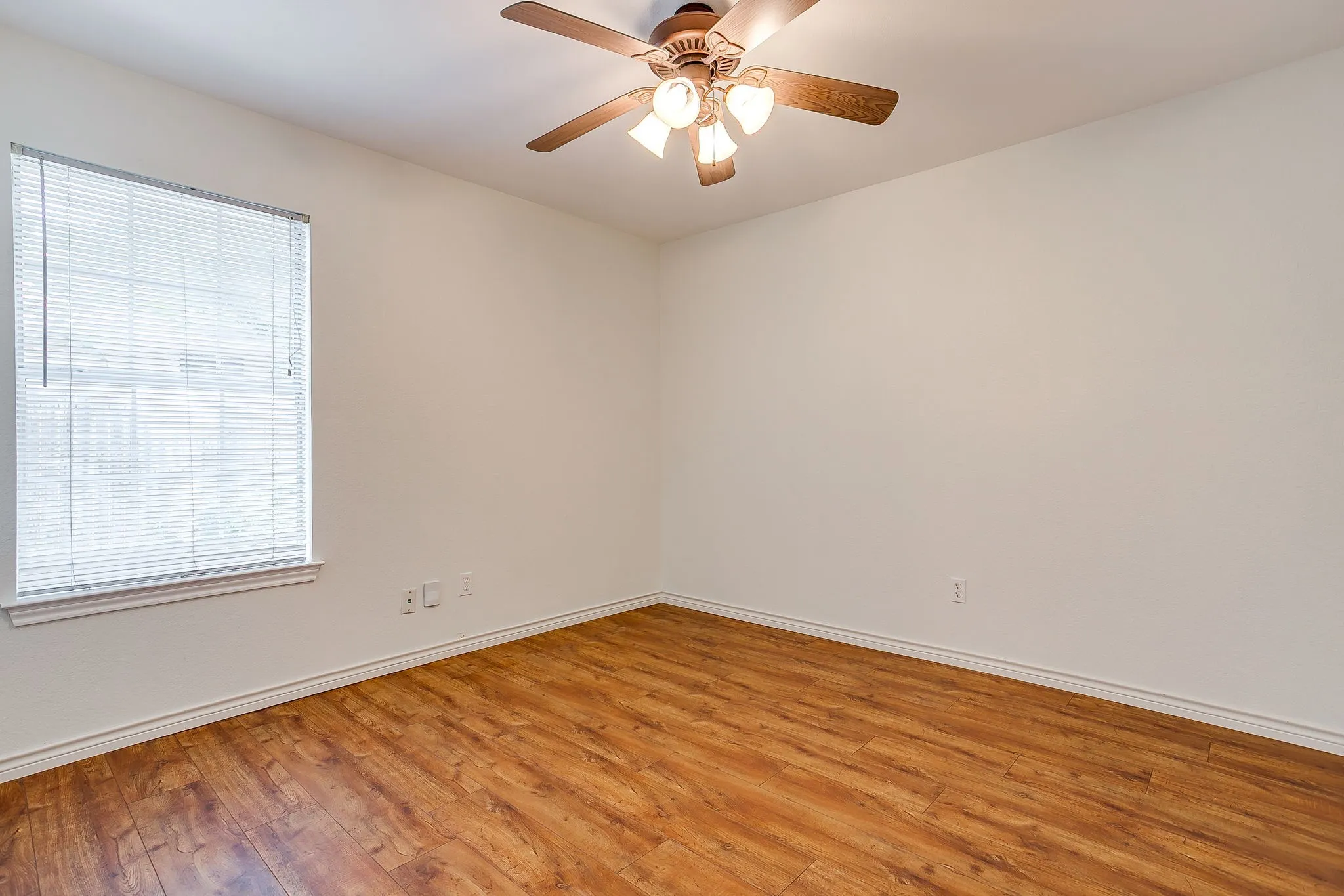 Single Family Residence For Sale in Johnson County , 111 Bentley Drive, Joshua, Texas 76058, 3 Bedroom, 2 Bathroom, 2 Garage spaces, 1,335 Sqft, built in 1993, mls#21350471, Real Estate Agent in Joshua, Homes For Sale in Johnson county, Homes For Sale in Joshua, Realtor in Joshua Texas, Real Estate Brokerage Independent Realty Texas, Luminita Cordes Realtor