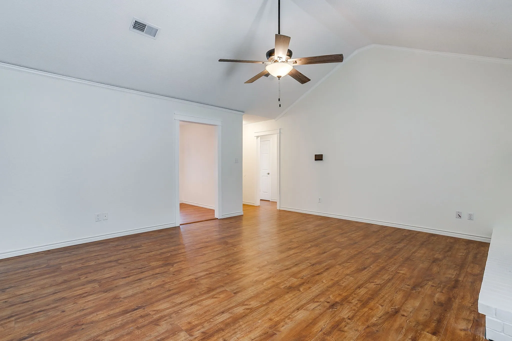 Single Family Residence For Sale in Johnson County , 111 Bentley Drive, Joshua, Texas 76058, 3 Bedroom, 2 Bathroom, 2 Garage spaces, 1,335 Sqft, built in 1993, mls#21350471, Real Estate Agent in Joshua, Homes For Sale in Johnson county, Homes For Sale in Joshua, Realtor in Joshua Texas, Real Estate Brokerage Independent Realty Texas, Luminita Cordes Realtor