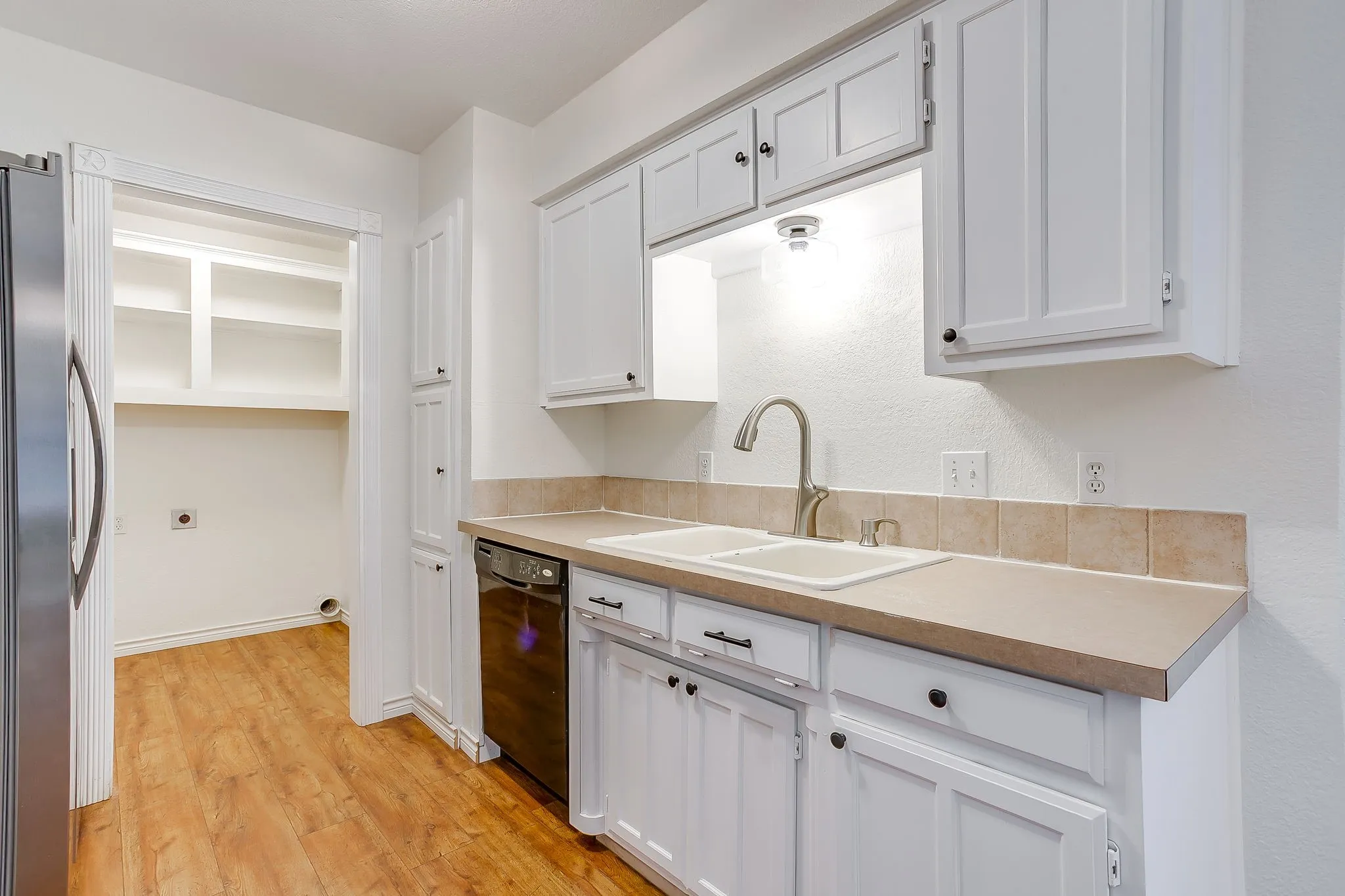Single Family Residence For Sale in Johnson County , 111 Bentley Drive, Joshua, Texas 76058, 3 Bedroom, 2 Bathroom, 2 Garage spaces, 1,335 Sqft, built in 1993, mls#21350471, Real Estate Agent in Joshua, Homes For Sale in Johnson county, Homes For Sale in Joshua, Realtor in Joshua Texas, Real Estate Brokerage Independent Realty Texas, Luminita Cordes Realtor