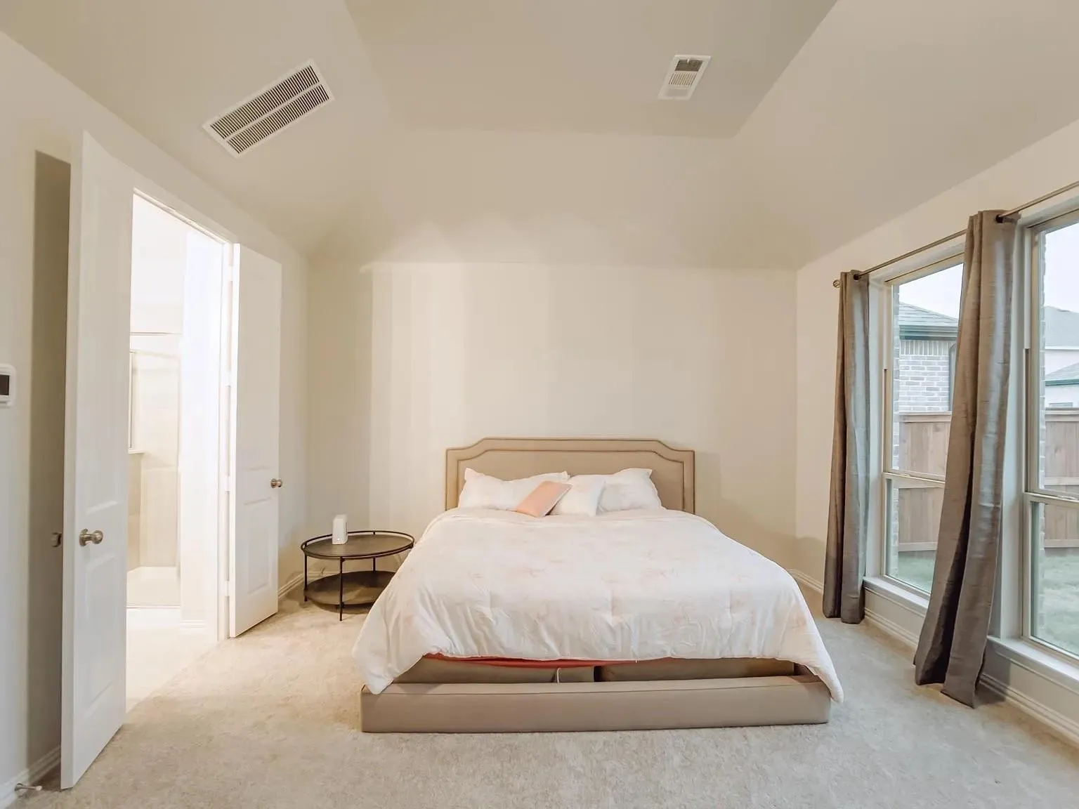 Tray ceiling with recessed lighting