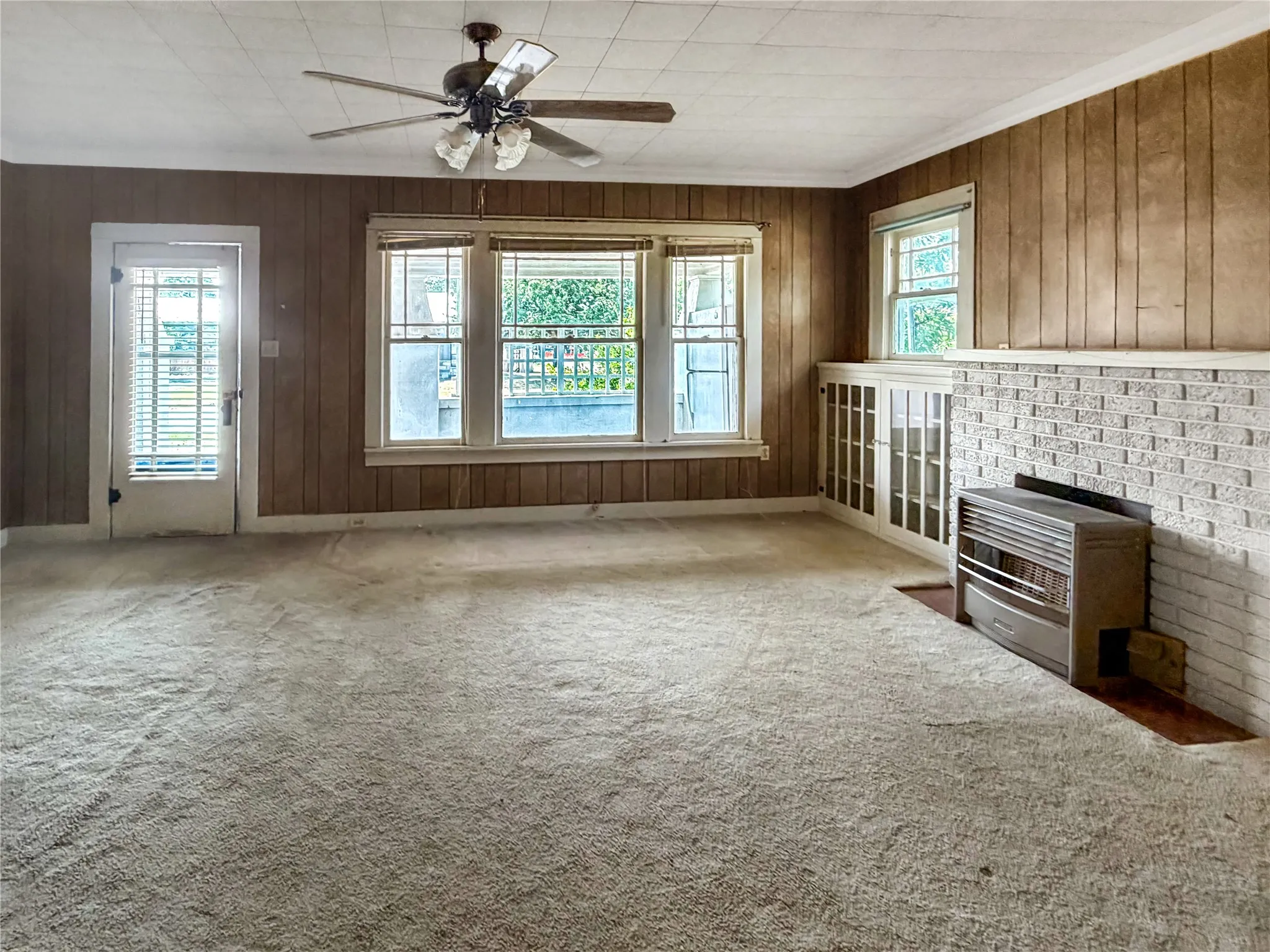 Single Family Residence For Sale in Eastland County , 1012 W 12th Street, Cisco, Texas 76437, 2 Bedroom, 1 Bathroom, 1 Garage spaces, 1,380 Sqft, built in 1920, mls#21351919, Real Estate Agent in Cisco, Homes For Sale in Eastland county, Homes For Sale in Cisco, Realtor in Cisco Texas, Real Estate Brokerage Independent Realty Texas, Luminita Cordes Realtor